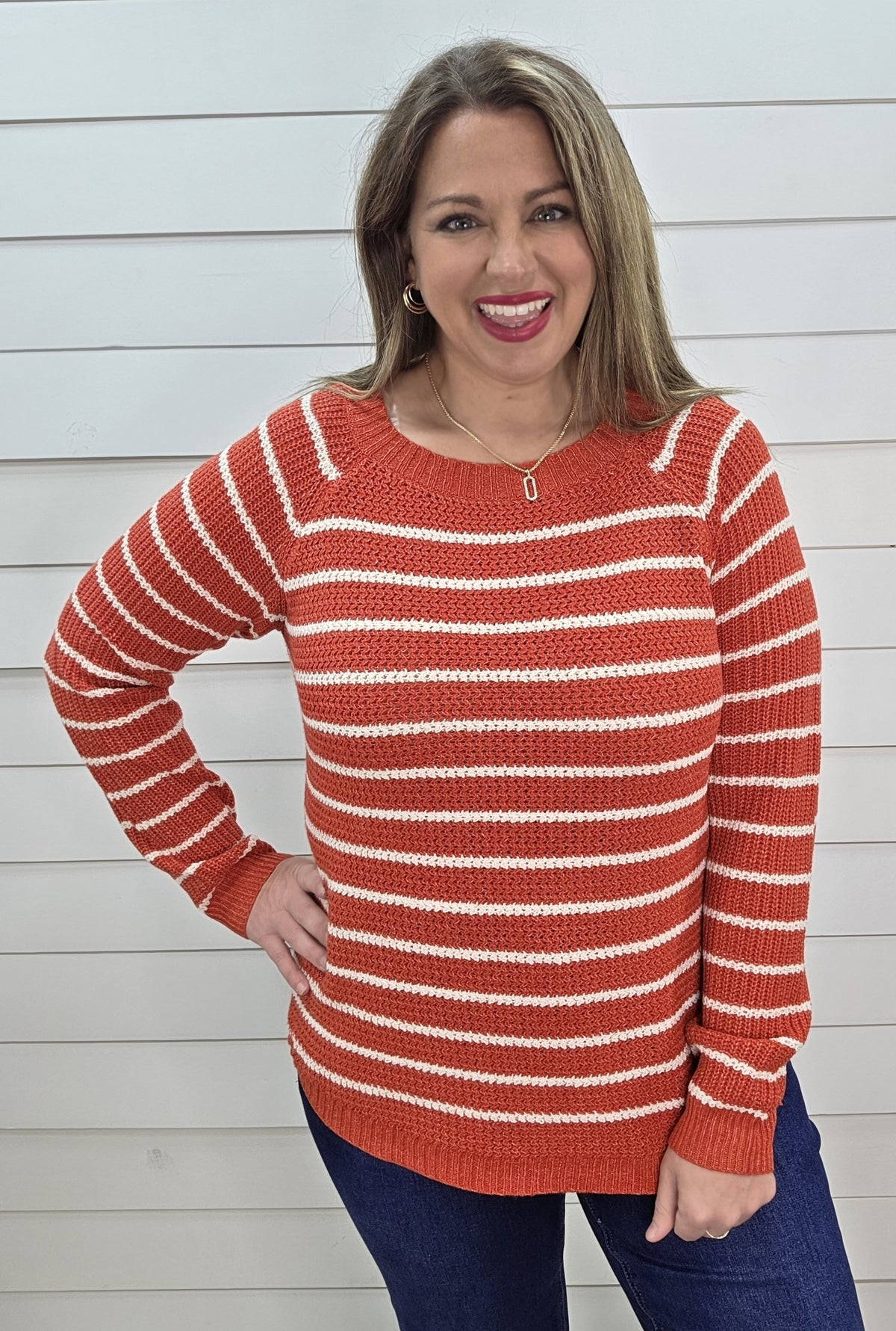 RED/WHITE STRIPED WAFFLE TEXTURE CUVED HEM SWEATER