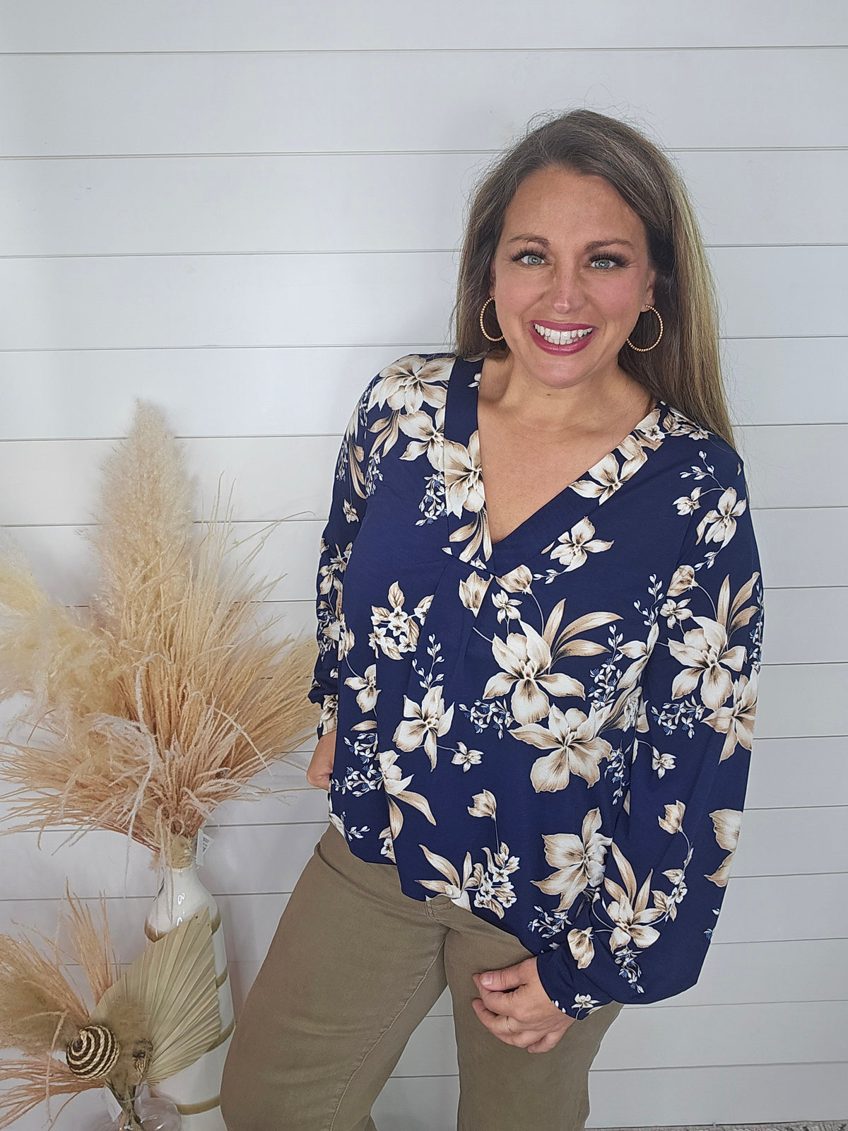 NAVY/TAUPE V NECK LONG SLEEVE KNIT TOP