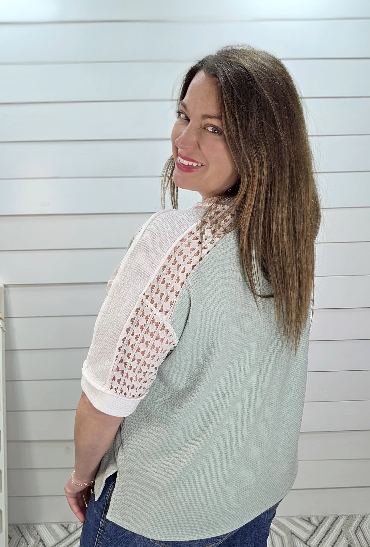 SAGE CLOUD FABRIC KNIT TOP W/ LACE SLEEVE