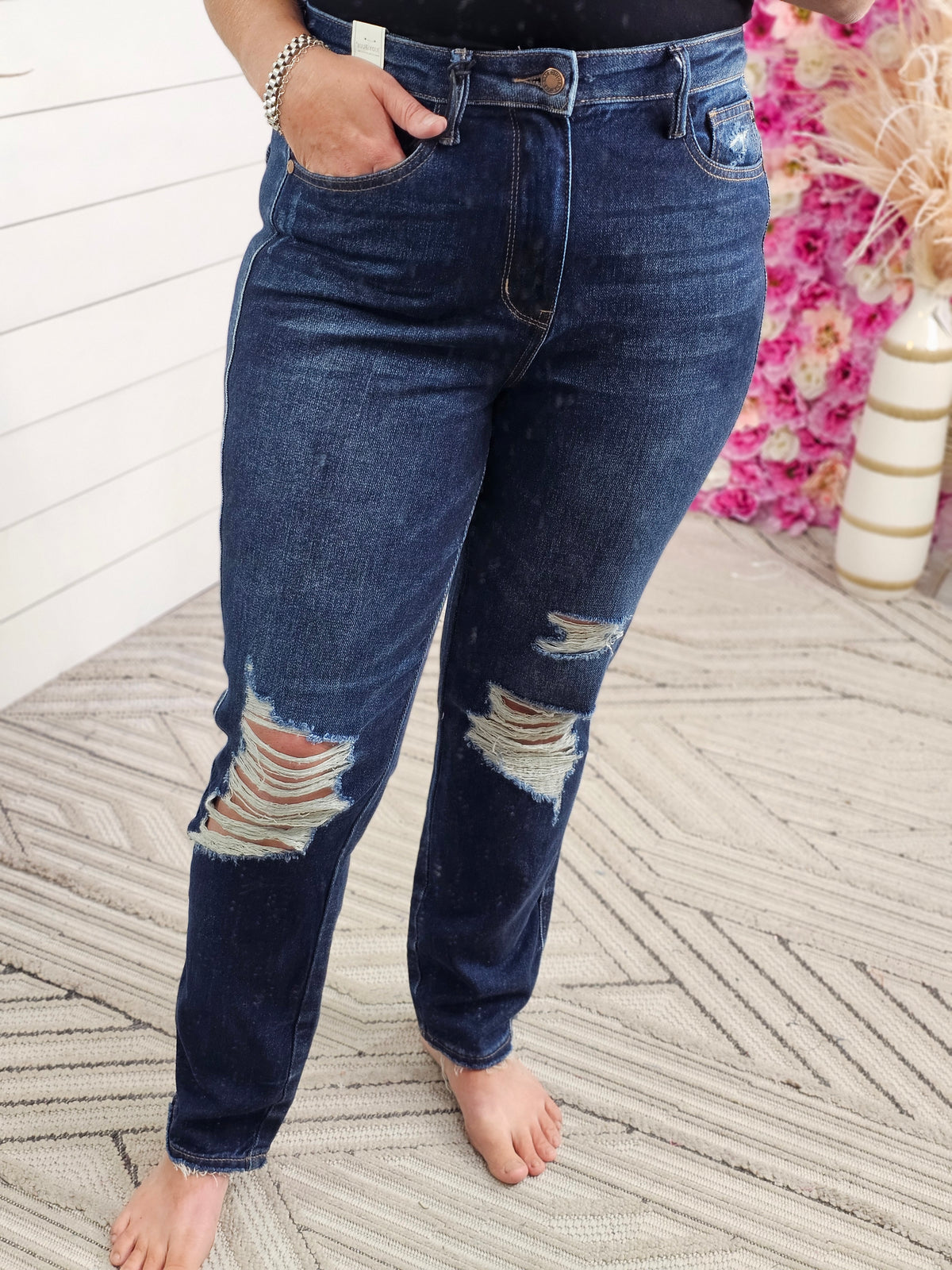 JUDY BLUE HIGH WAIST RIGID MAGIC DISTRESSED STRAIGHT JEAN