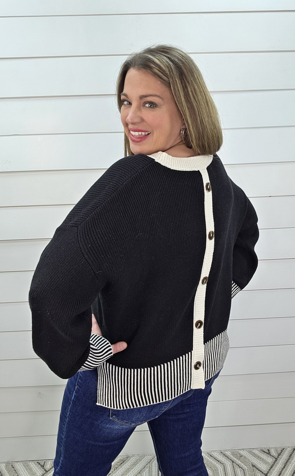 BLACK TWO TONE PULLOVER SWEATER W/ BACK BUTTONS