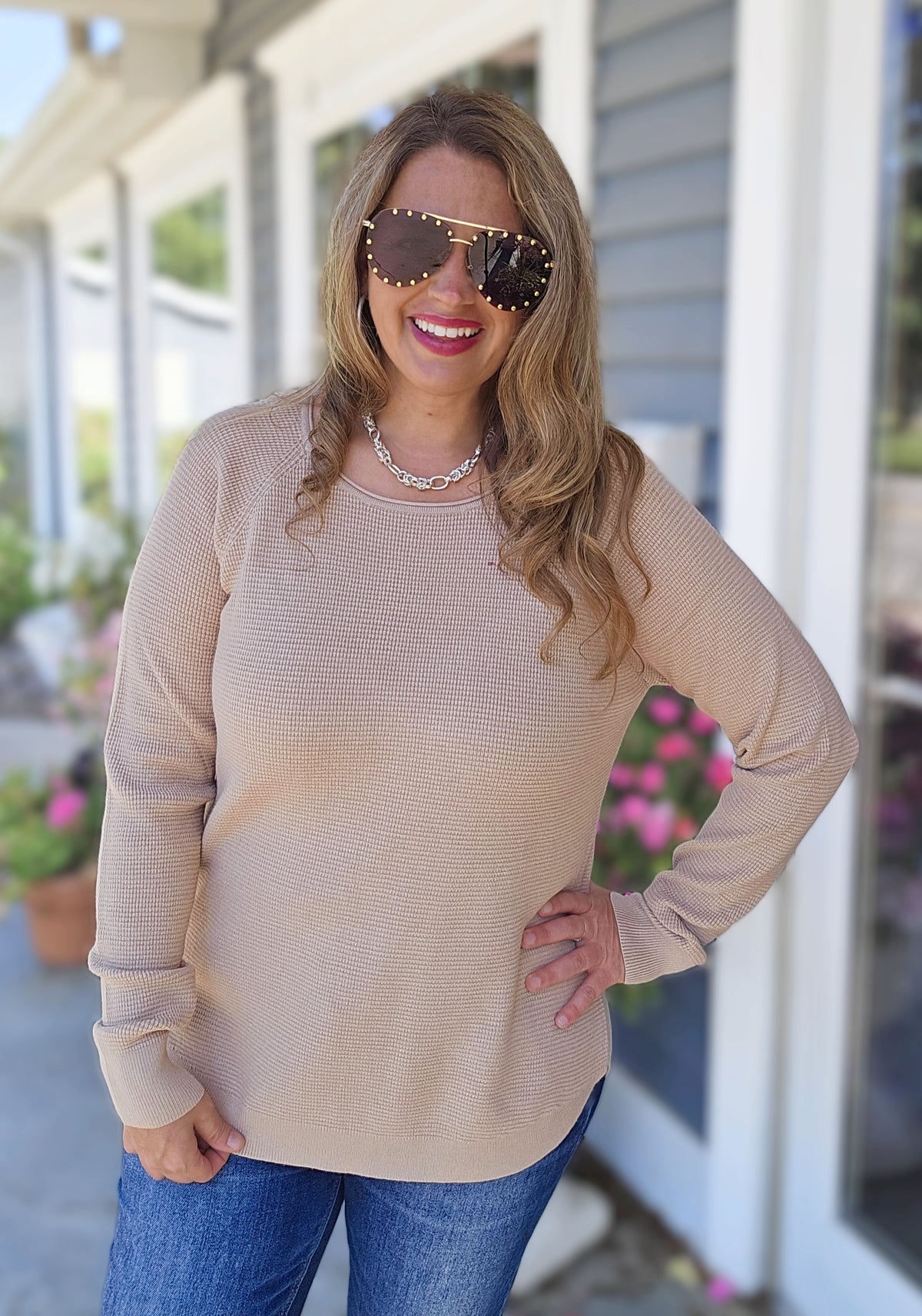 TAUPE MINI WAFFLE TEXTURE KNIT LIGHT WEIGHT SWEATER W/ CURVED HEM