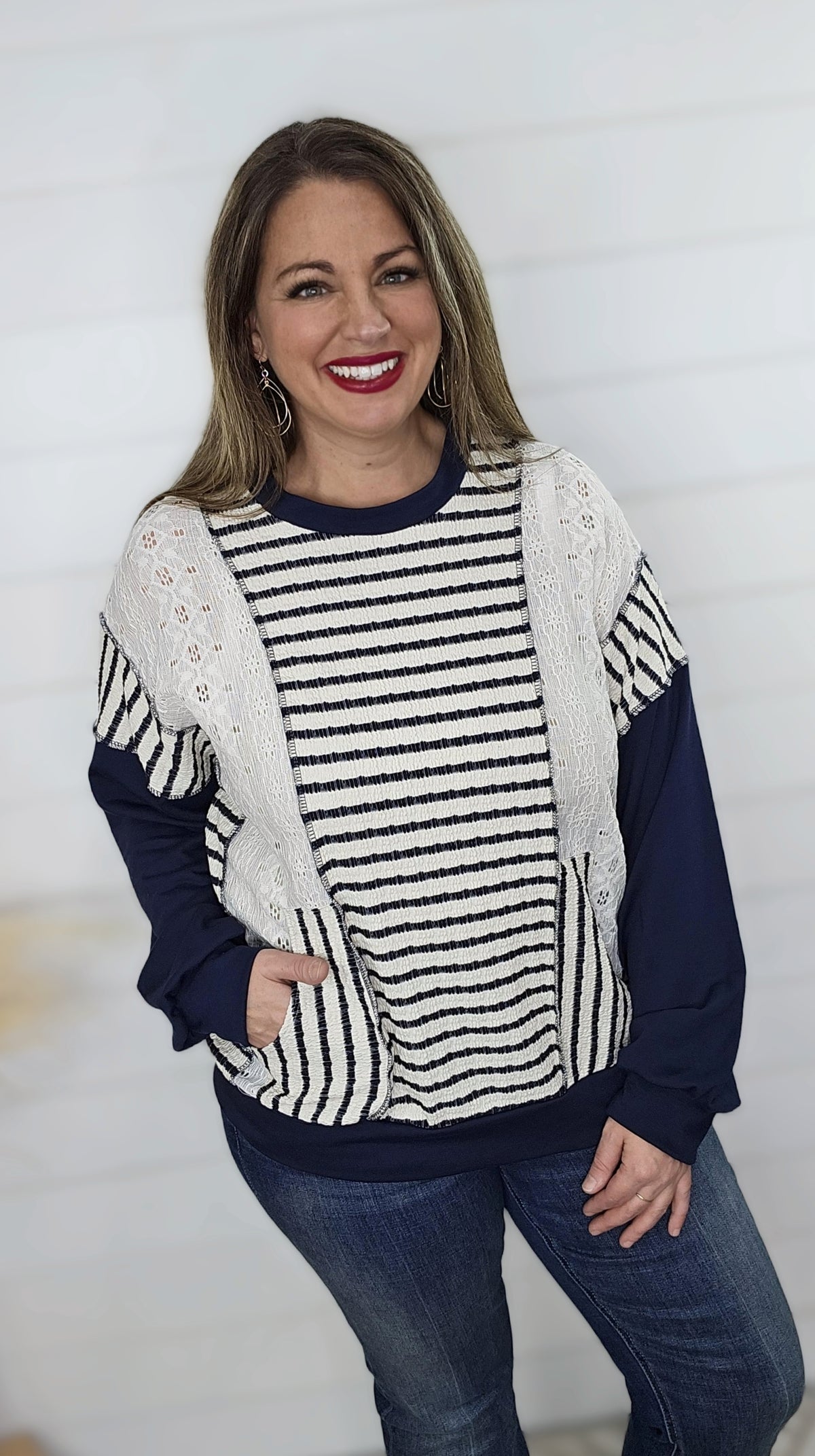 NAVY CONTRAST STRIPED COLORBLOCK LACE PULLOVER