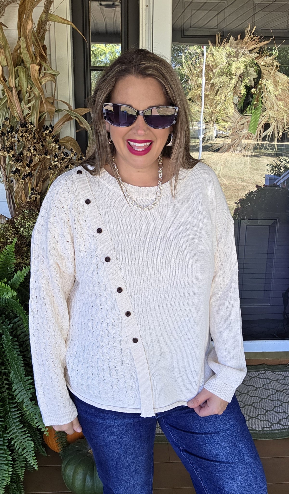 IVORY BUTTON CONTRAST KNIT SWEATER