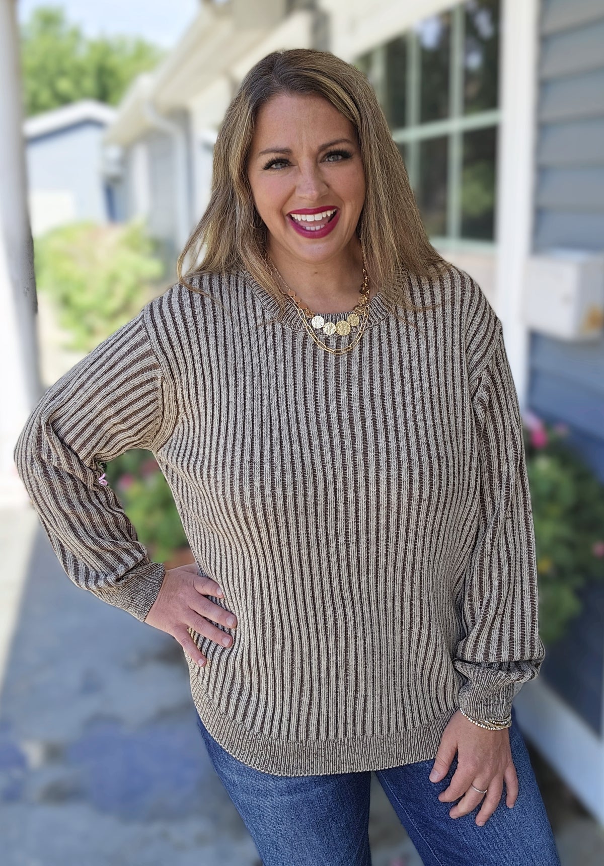 BROWN TWO TONE CURVED HEM SWEATER