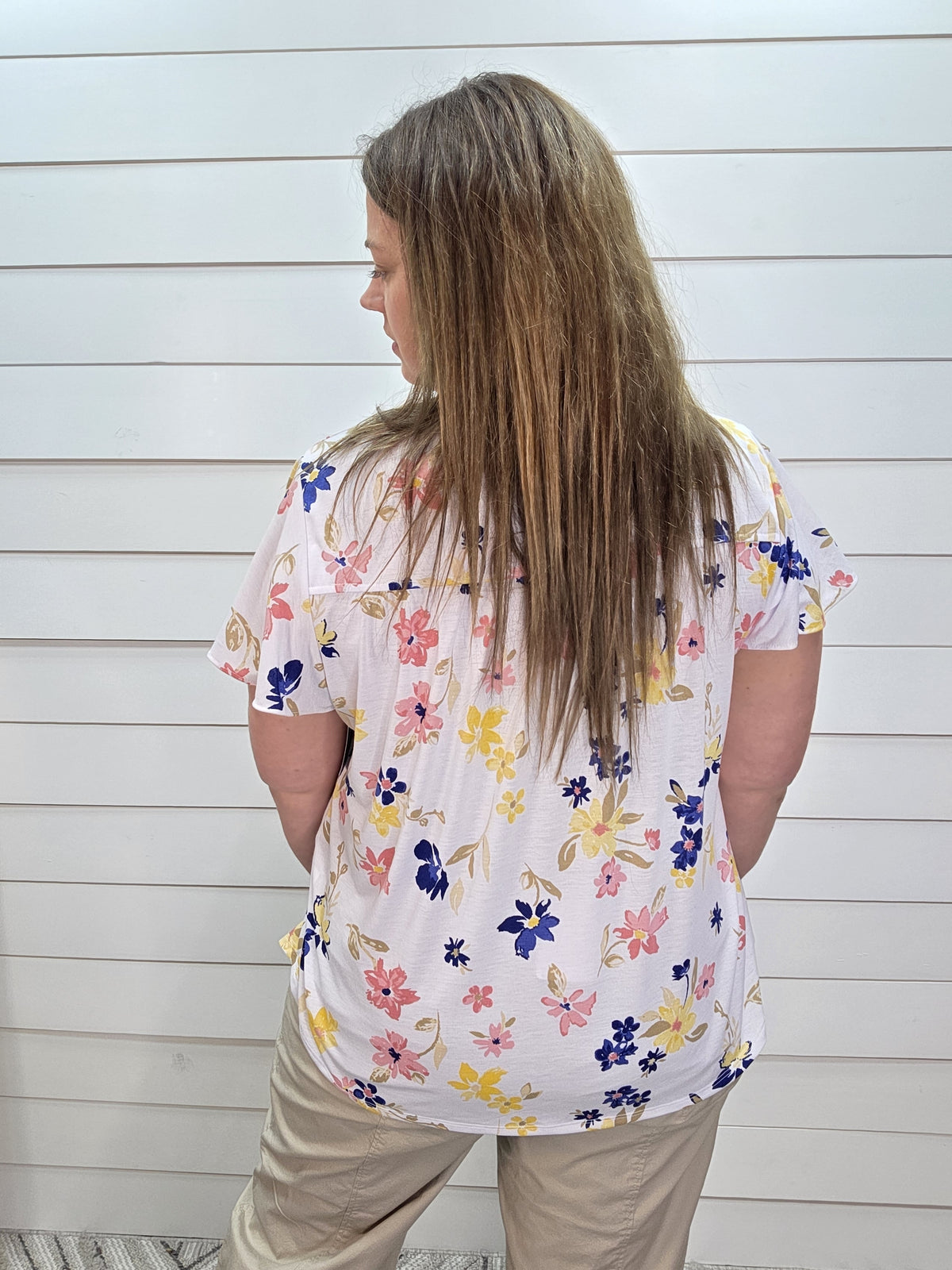 WHITE BLUE/YELLOW FLORAL KNIT TOP W/ KEYHOLE