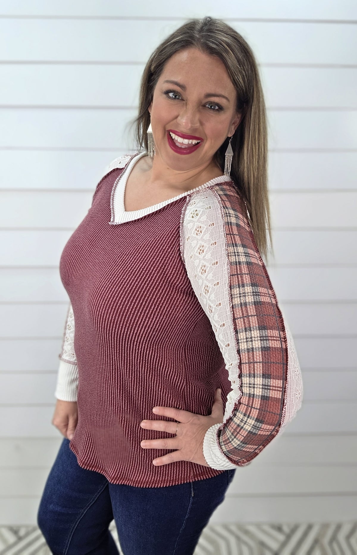 BURGUNDY LACE/PLAID CONTAST SLEEVE RAISED RIBBED TOP