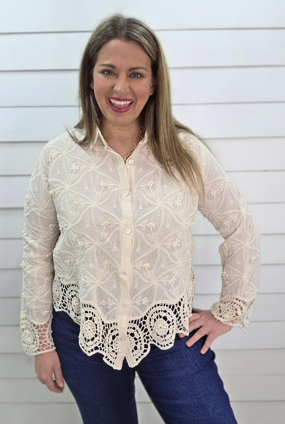 NATURAL BUTTON DOWN CROCHET LACE SCALLOPED HEM