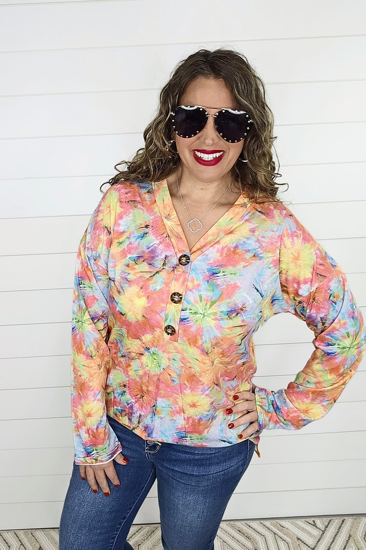 BRIGHT BURST BUTTON V NECK TOP