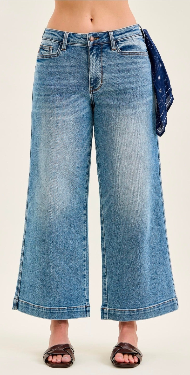 JUDY BLUE MID RISE ANKLE WIDE LEG W/ BACK DART & BANDANA LOOP