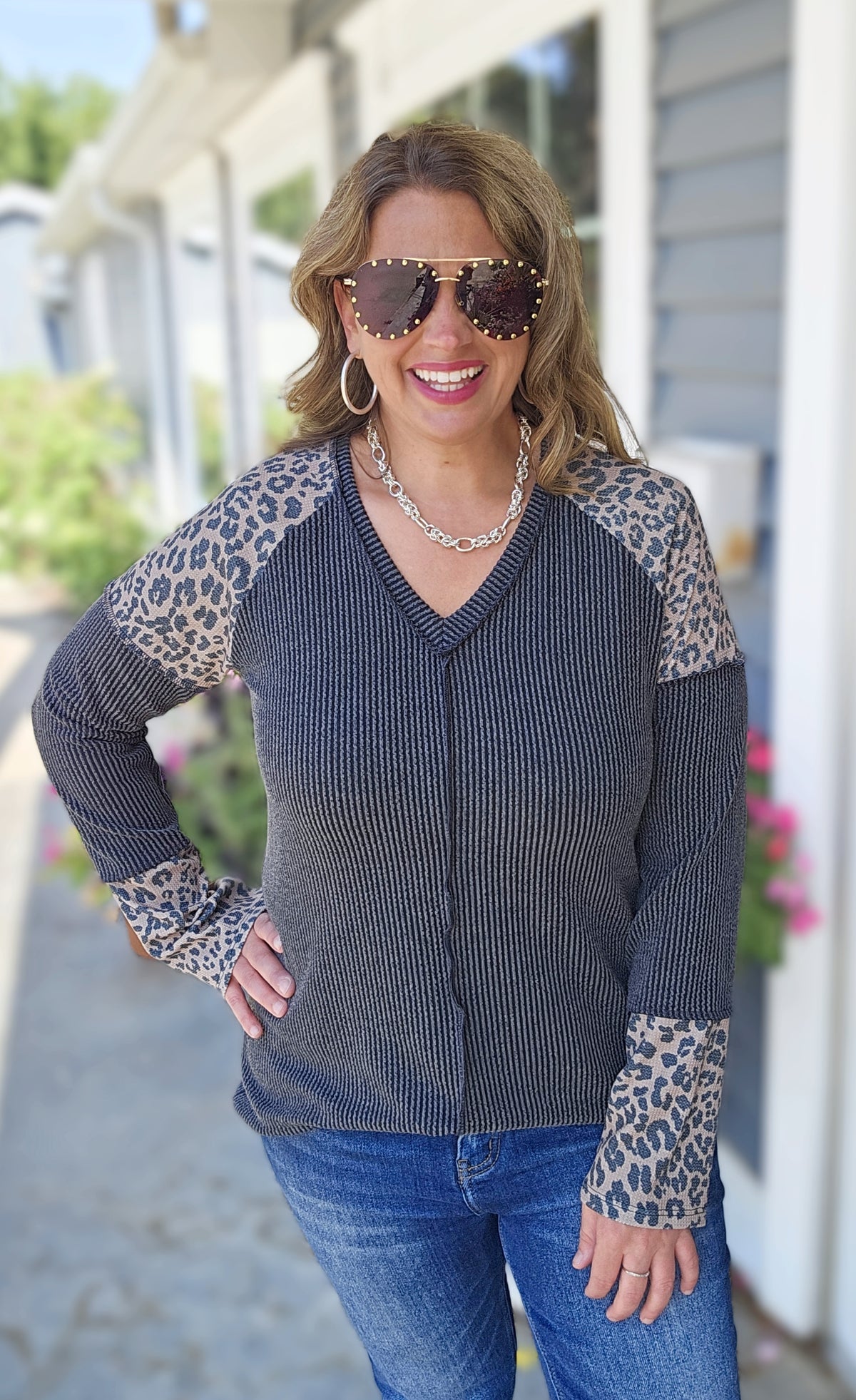 CHARCOAL RAISED RIBBED CENTER SEAM ANIMAL TRIM KNIT TOP