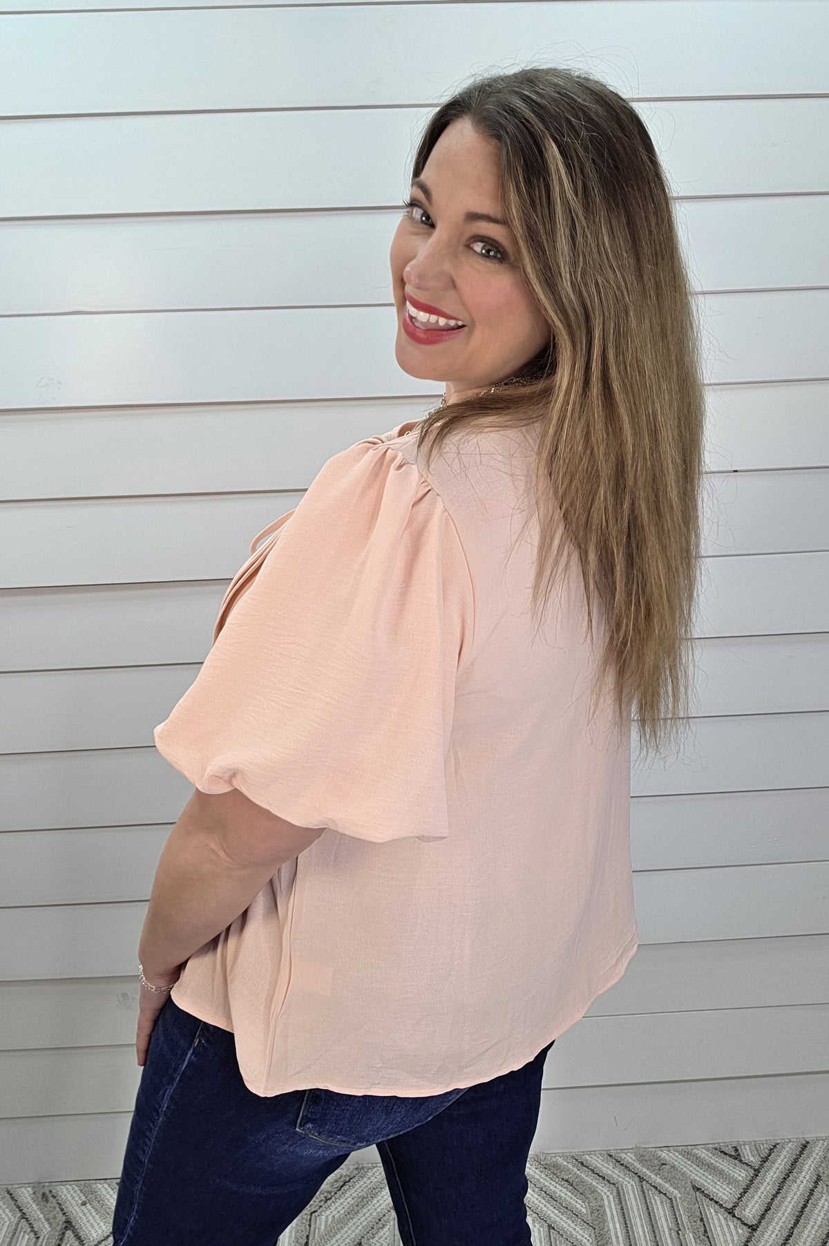 BLUSH SCOOP NECK PLEATED TIE DEATIL WOVEN FLOWY TOP