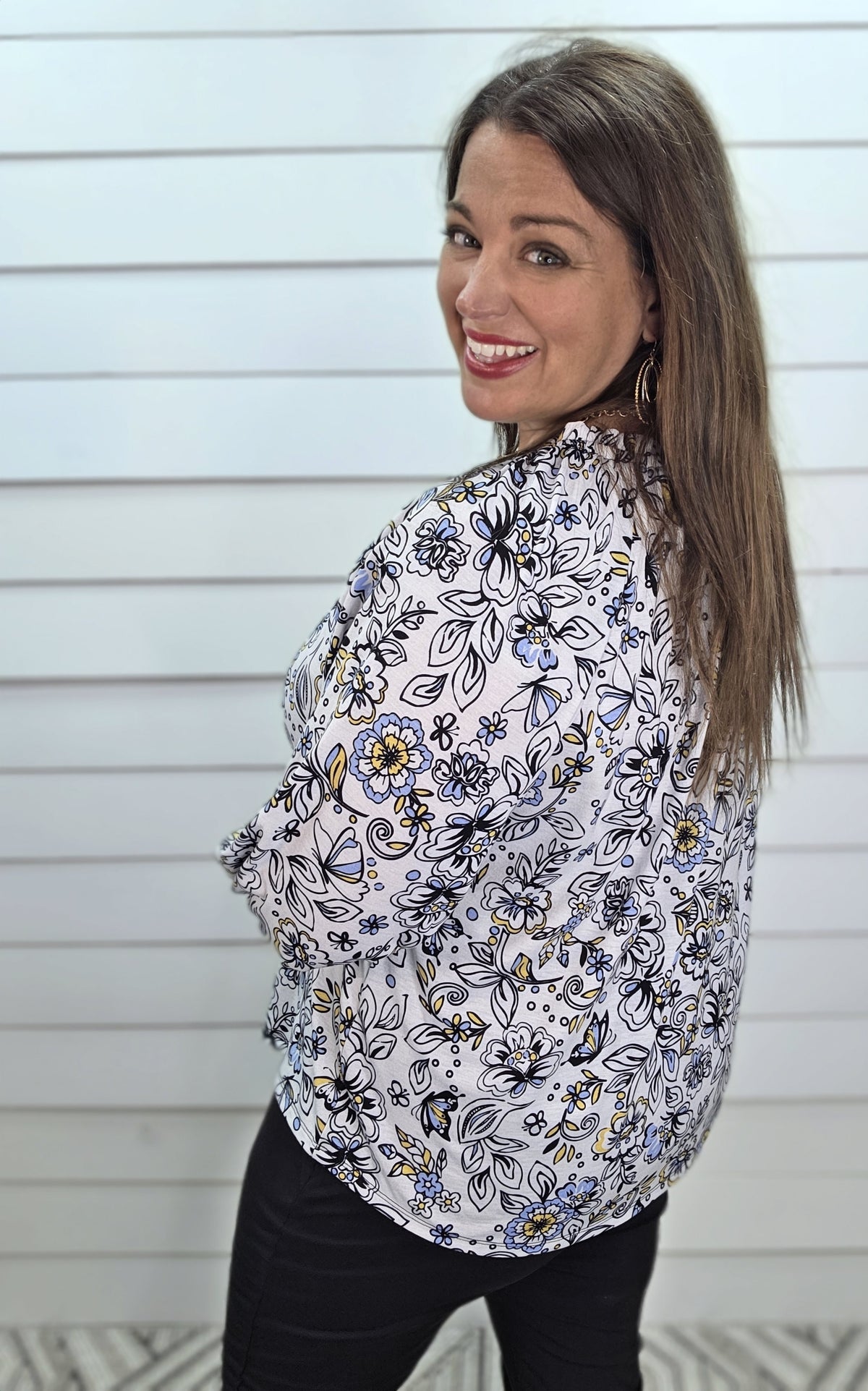 WHITE/BLACK FLORAL KNIT TOP W/ BLUE/YELLOW TRIM