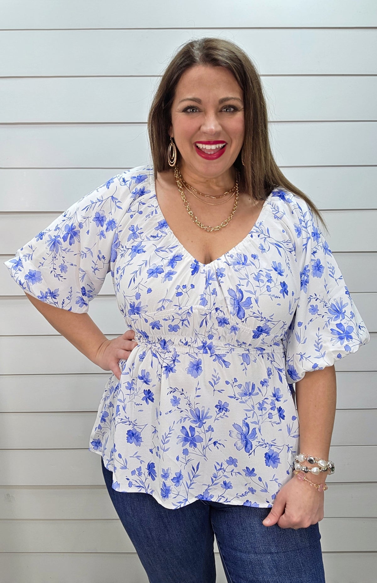 WHITE/BLUE FLORAL BABYDOLL V NECK WOVEN TOP