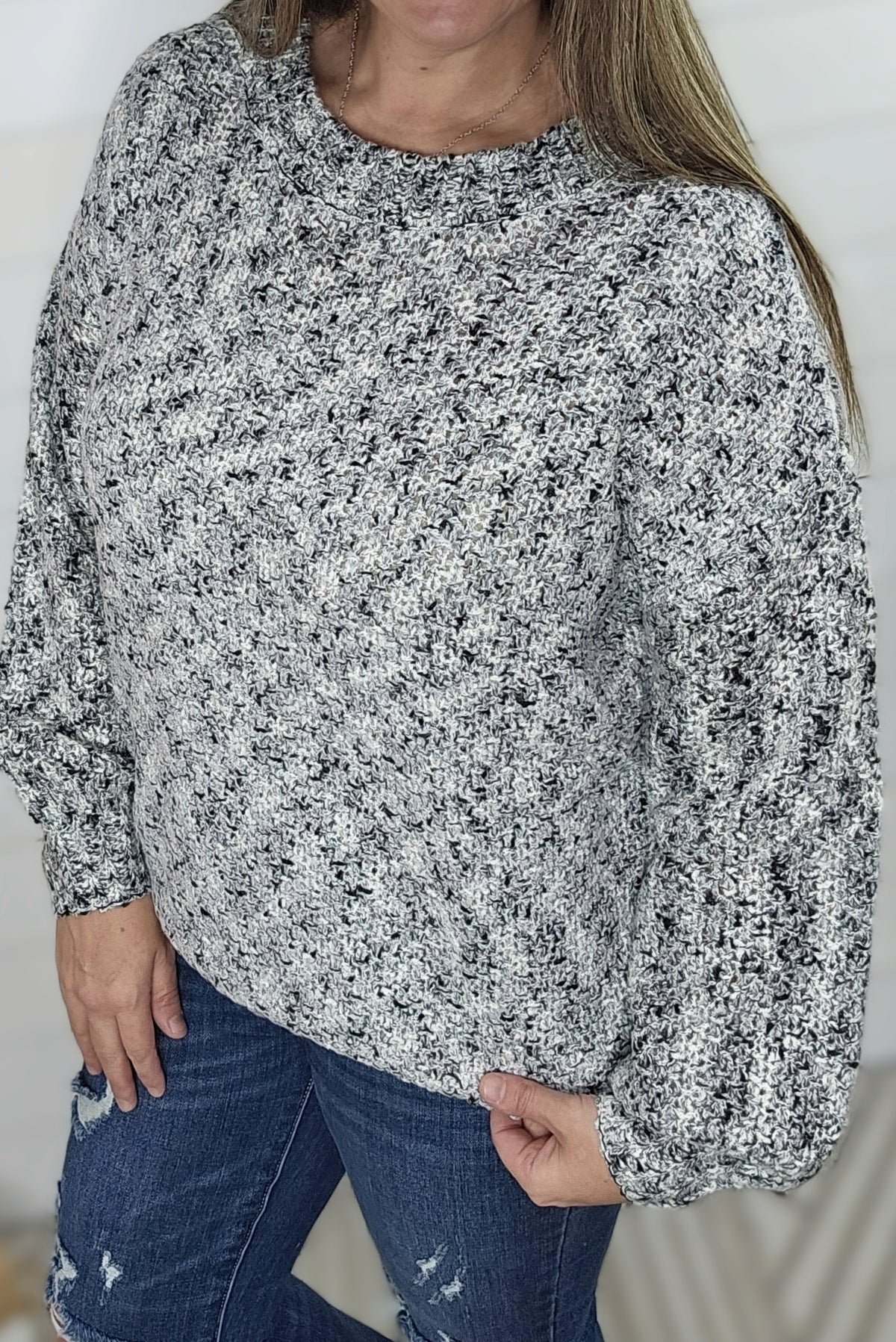 IVORY/BLACK KNIT CREW NECK SWEATER