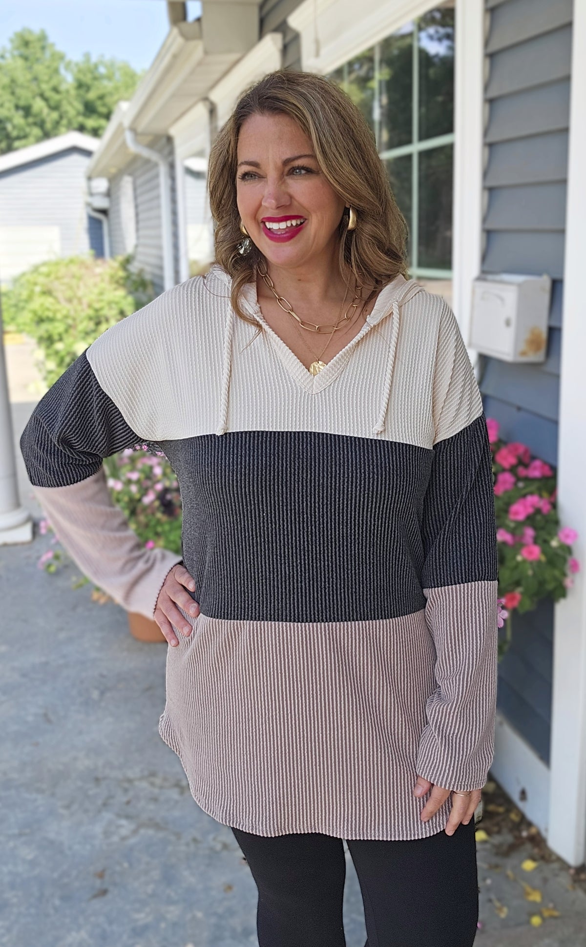 CREAM/CHARCOAL/MOCHA COLORBLOCK V NECK RAISED RIBBED HOODIE