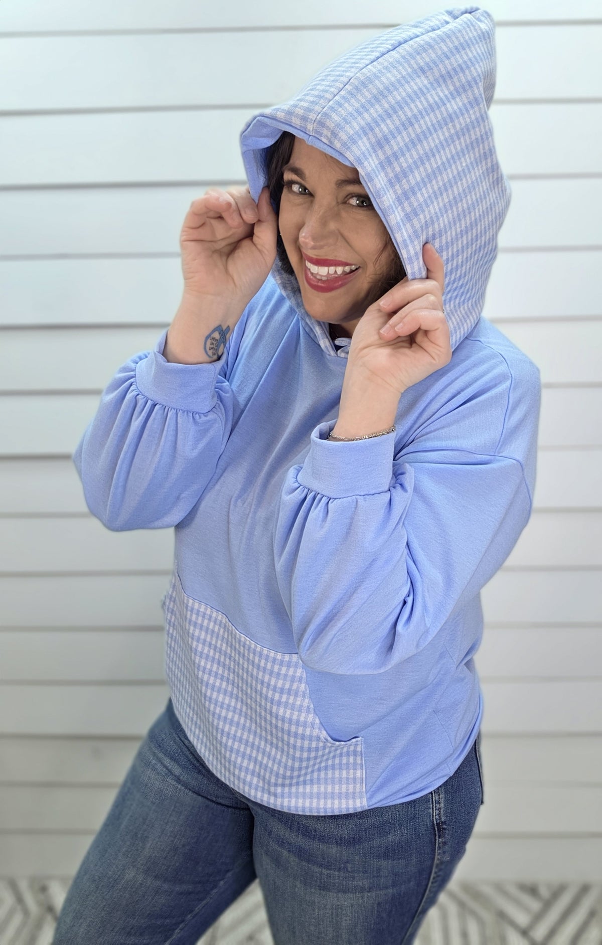 BLUE GINGHAM TRIM LIGHT WEIGHT PULLOVER HOODIE