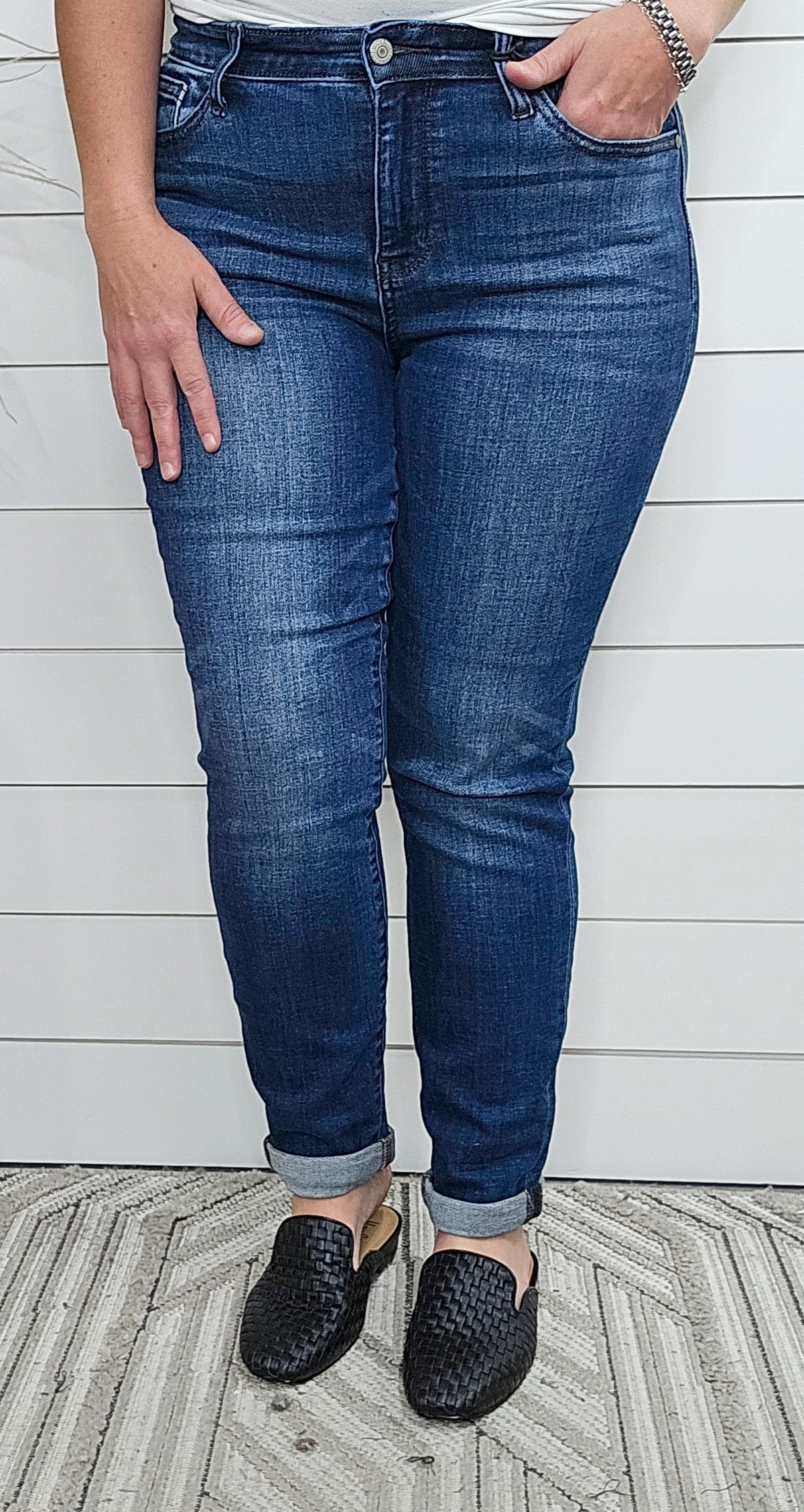 JUDY BLUE DARK MID RISE WASH CORE CUFFED SLIM FIT JEAN