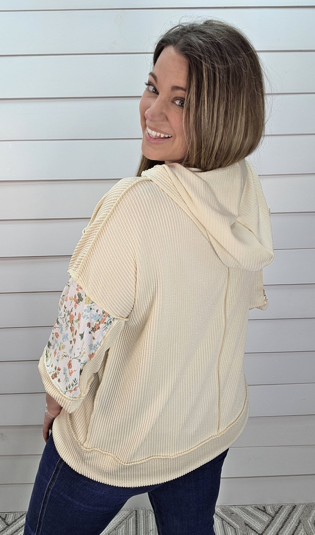 OATMEAL RAISED RIBBED SHORT SLEEVE FLORAL CONTRAST HOODED TOP