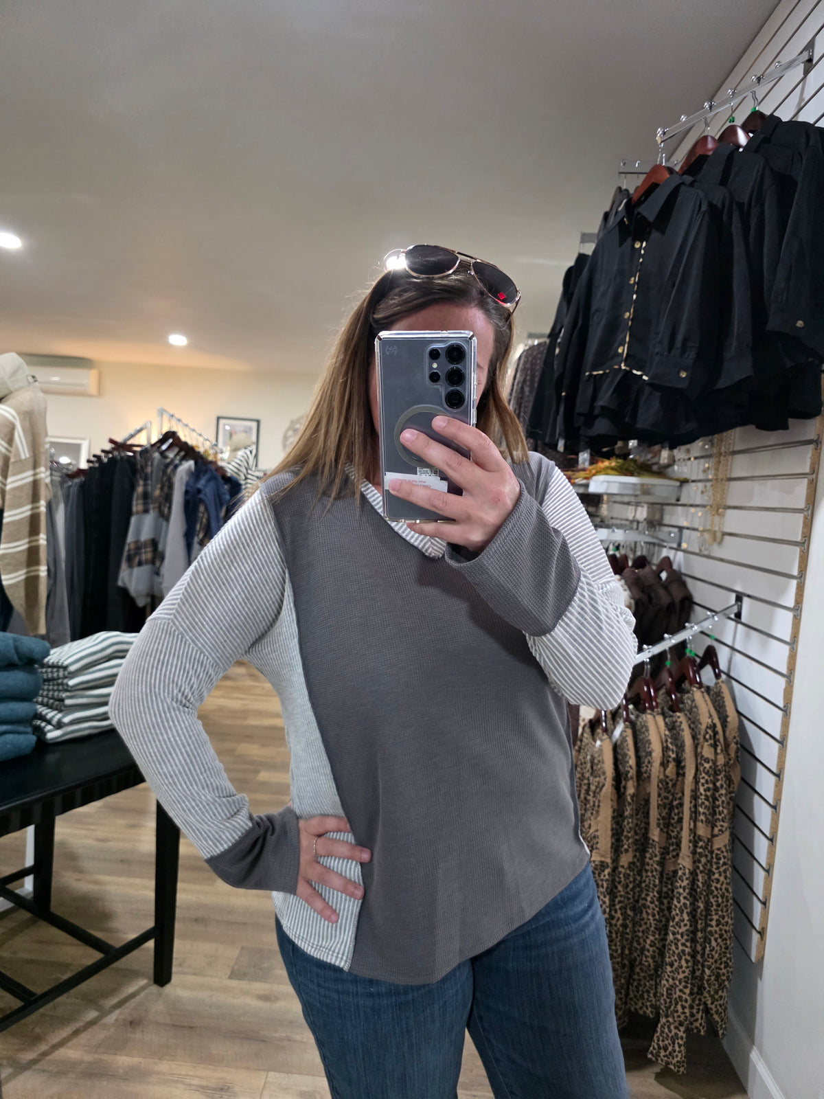 DUSTY CHARCOAL WAFFLE CONTRAST V NECK KNIT TOP