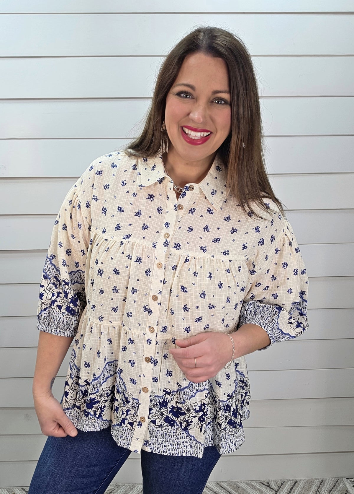 WHITE/BLUE TEXTURED WOVEN BUTTON DOWN FLORAL TOP