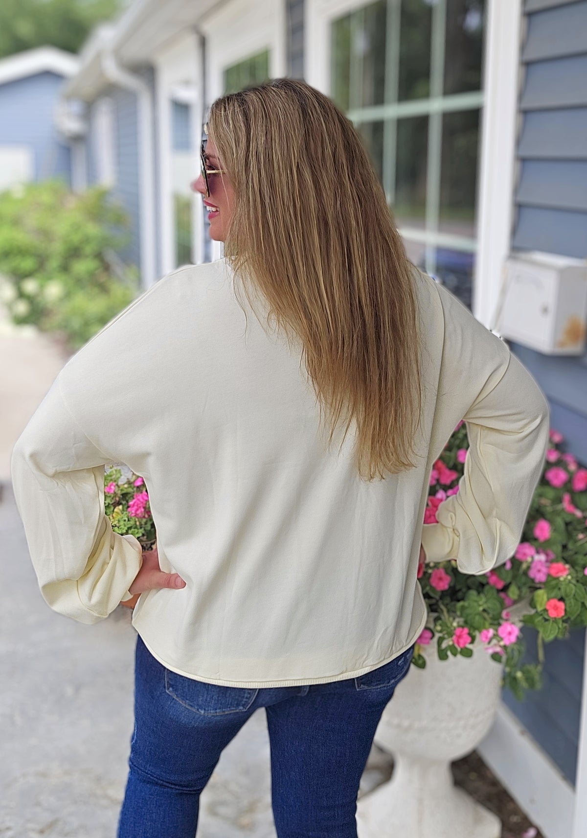 CREAM COLORBLOCK PULLOVER