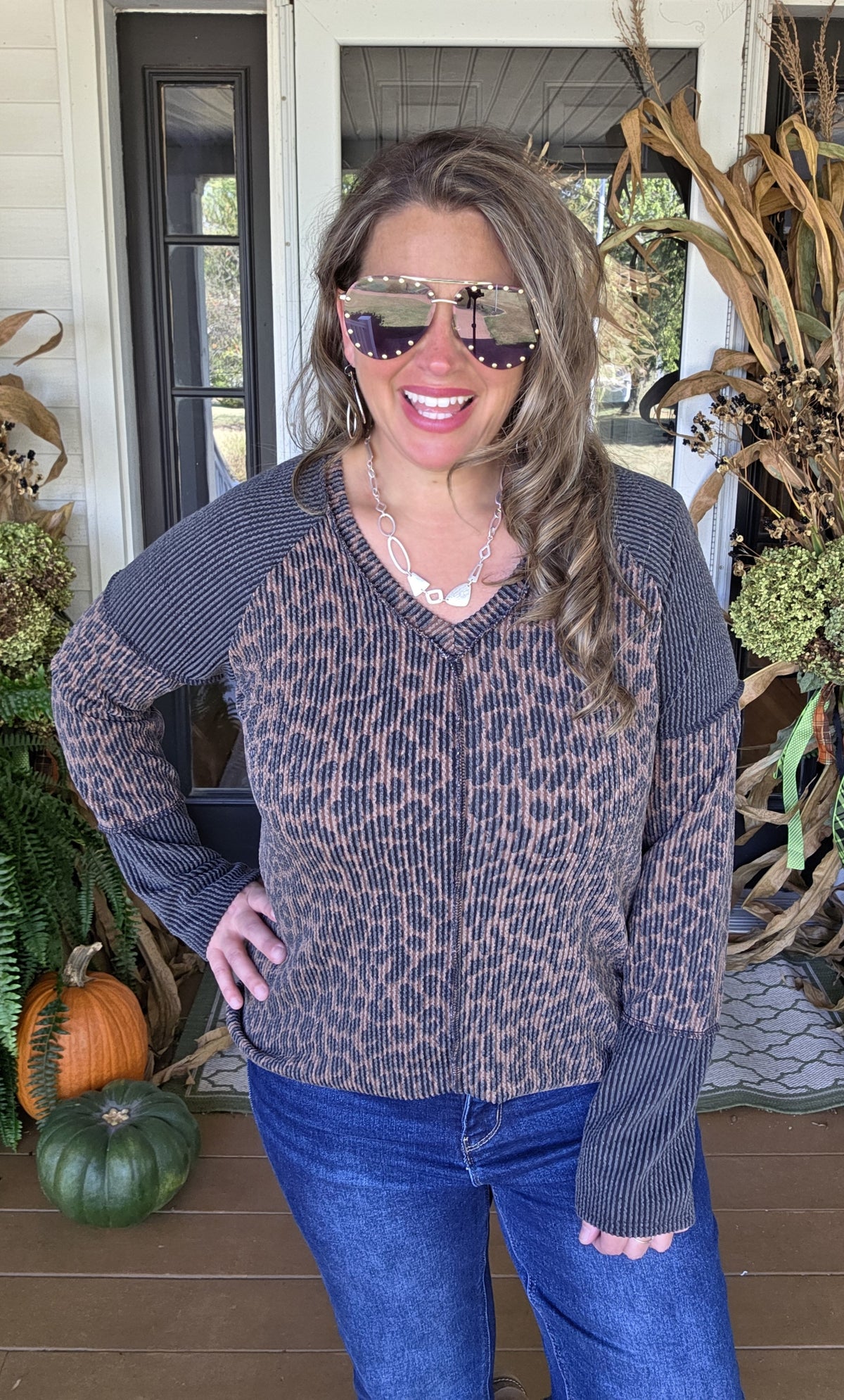 CHARCOAL/BROWN RASIED RIBBED ANIMAL PRINT TOP W/ CENTER SEAM