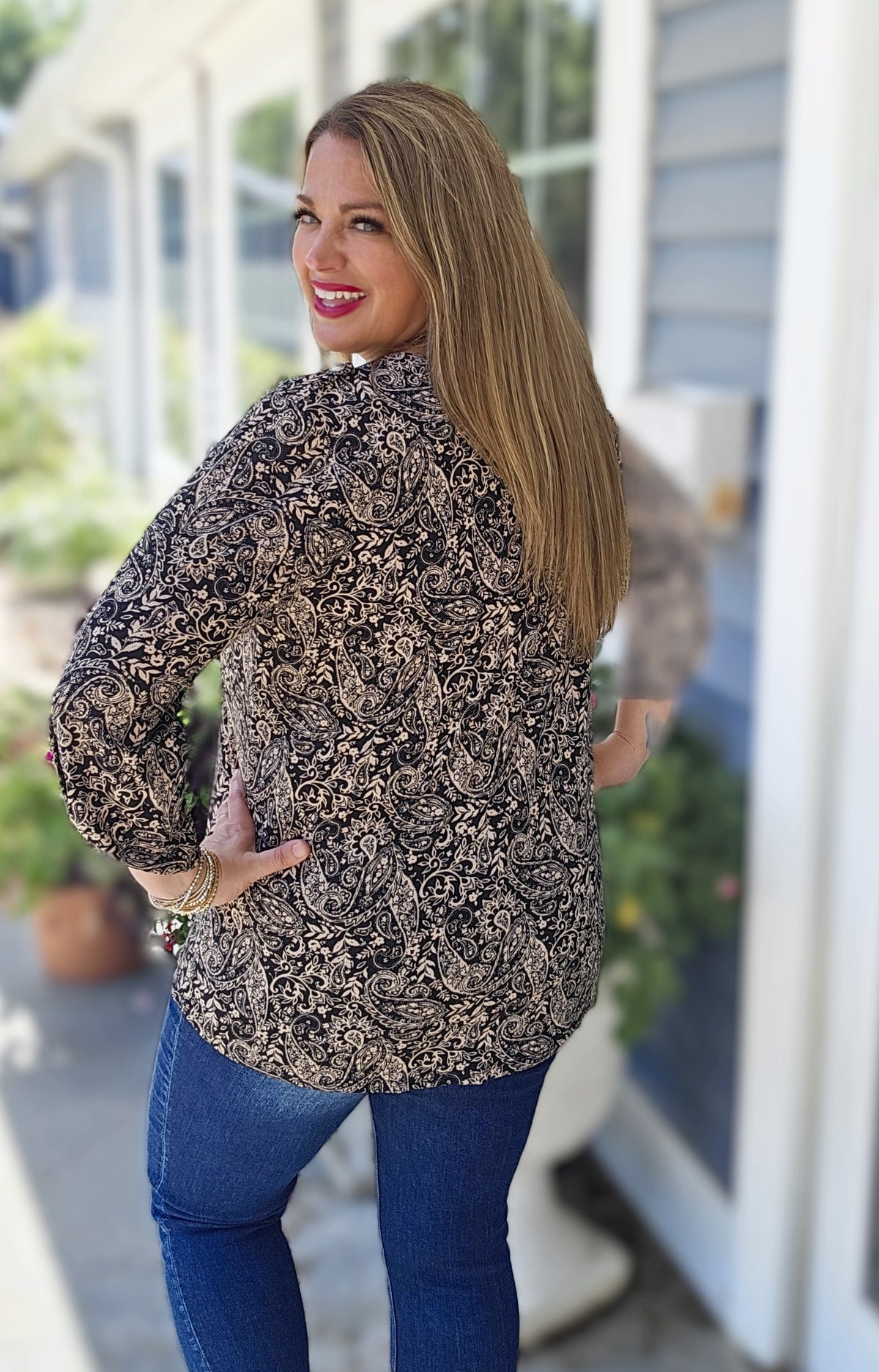 DEAR SCARLETT BLACK/TAUPE PAISLEY LUXE LIZZY TOP