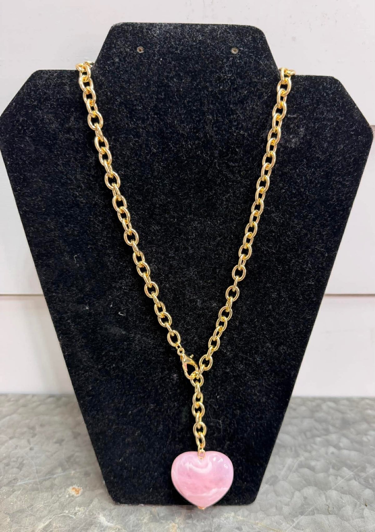 GOLD CHAIN W/ PINK NATURAL STONE HEART