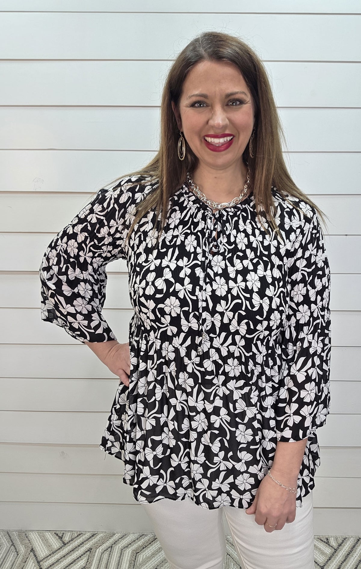 BLACK/WHITE LOOSE SMOCK BOW PRINT FLOWY TOP