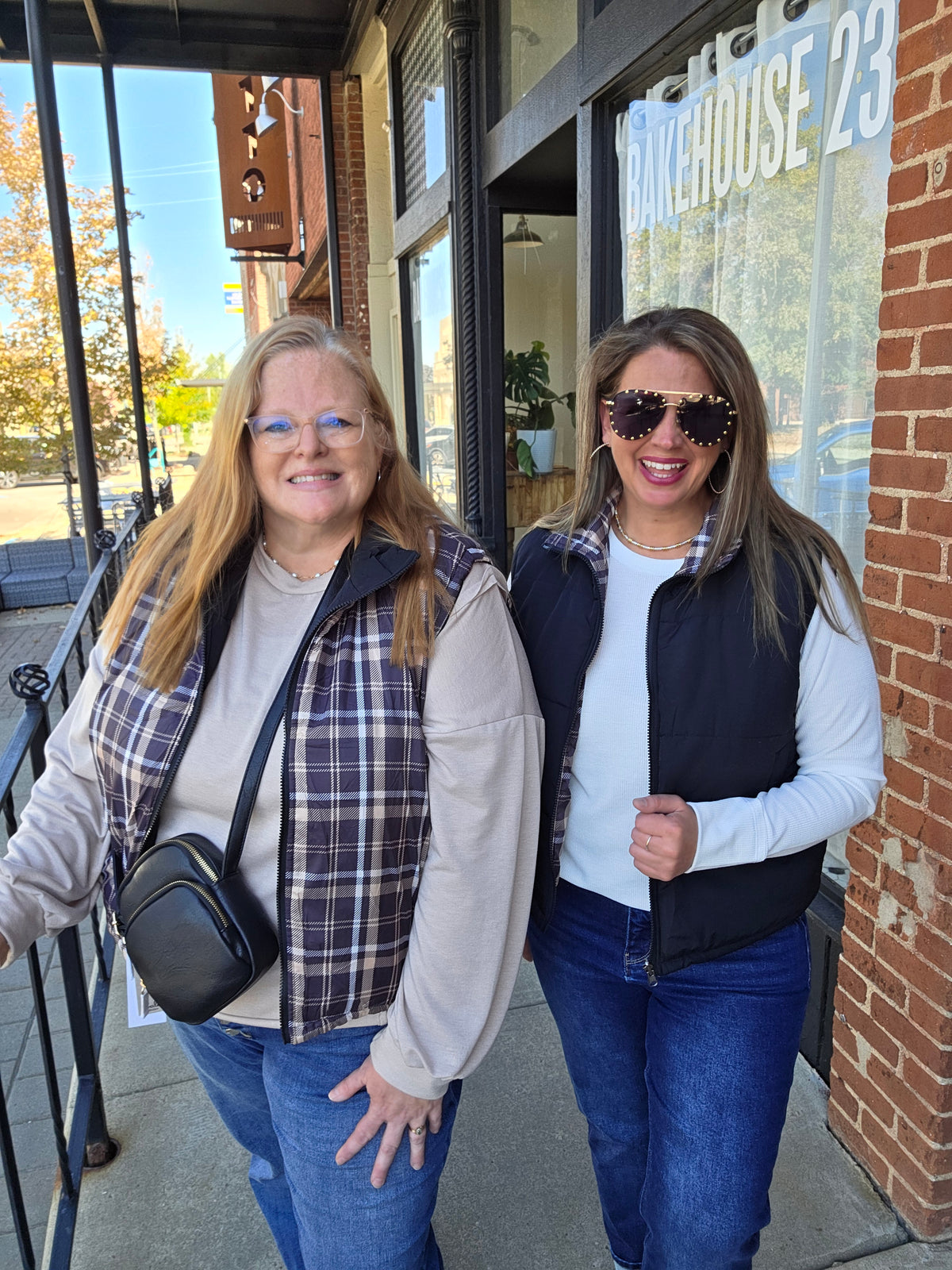 BLACK/PLAID REVERSIBLE VEST