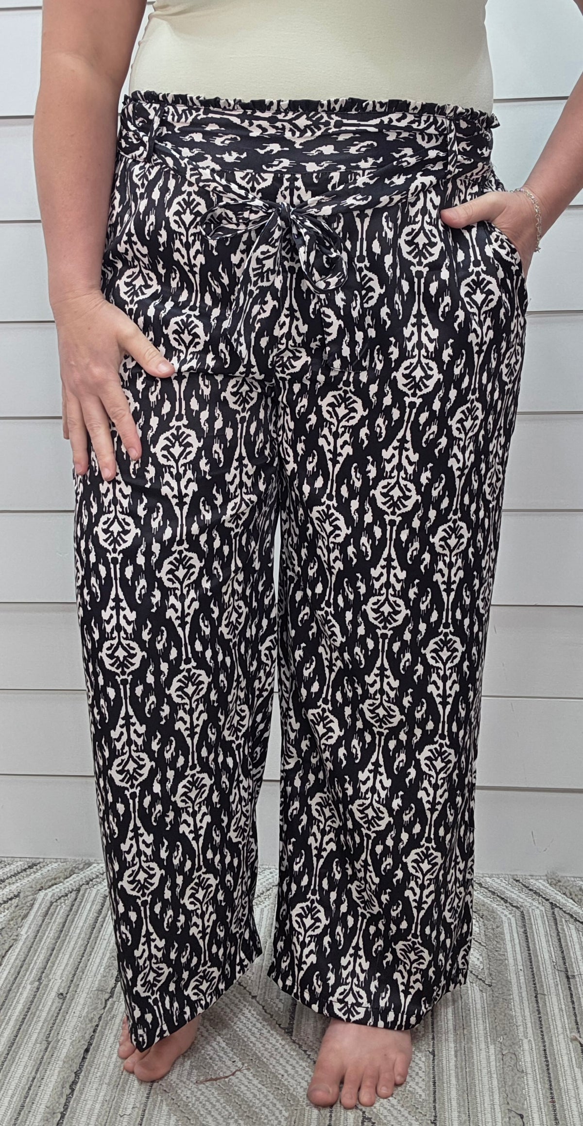 BLACK/BEIGE PRINTED ELASTIC WASIT TIE WIDE PANTS