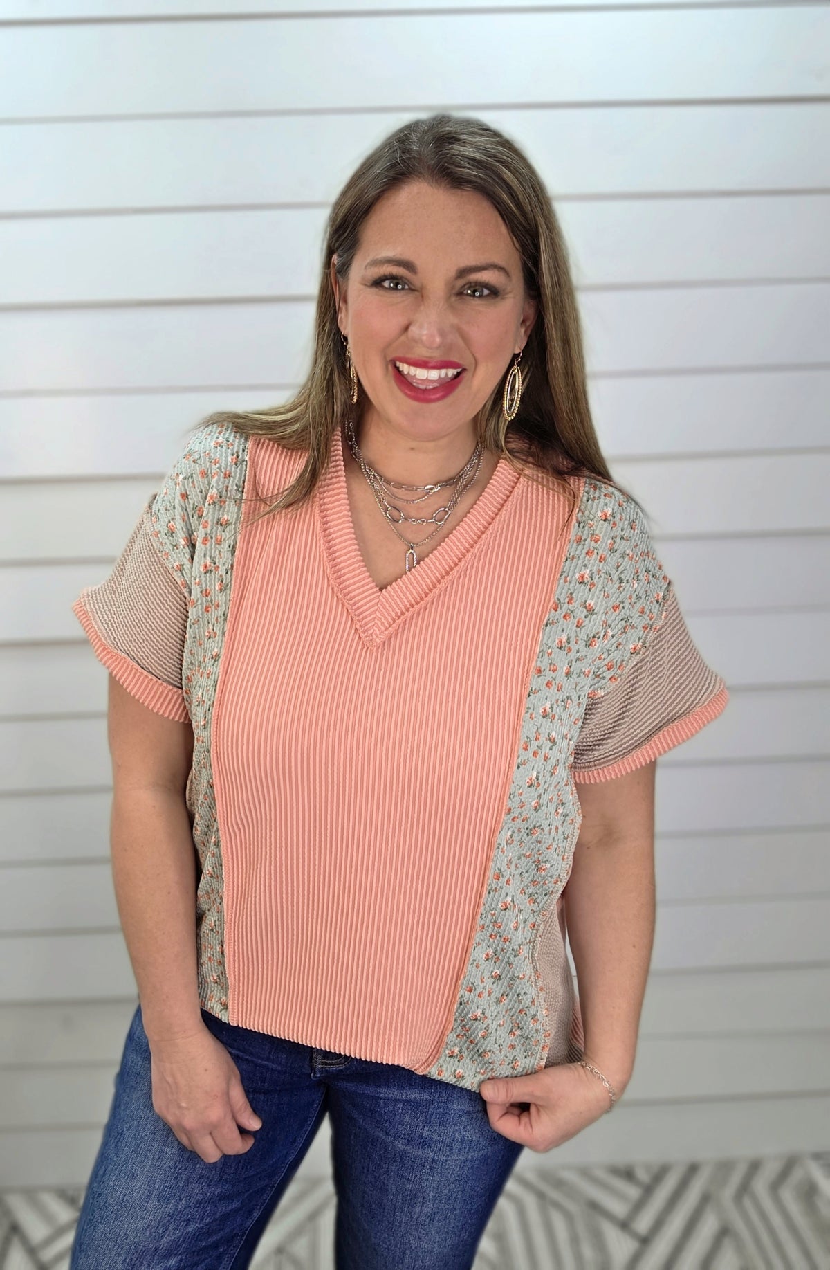 CORAL/SAGE FLORAL RAISED RIBBED V NECK COLORBLOCK KNIT TOP