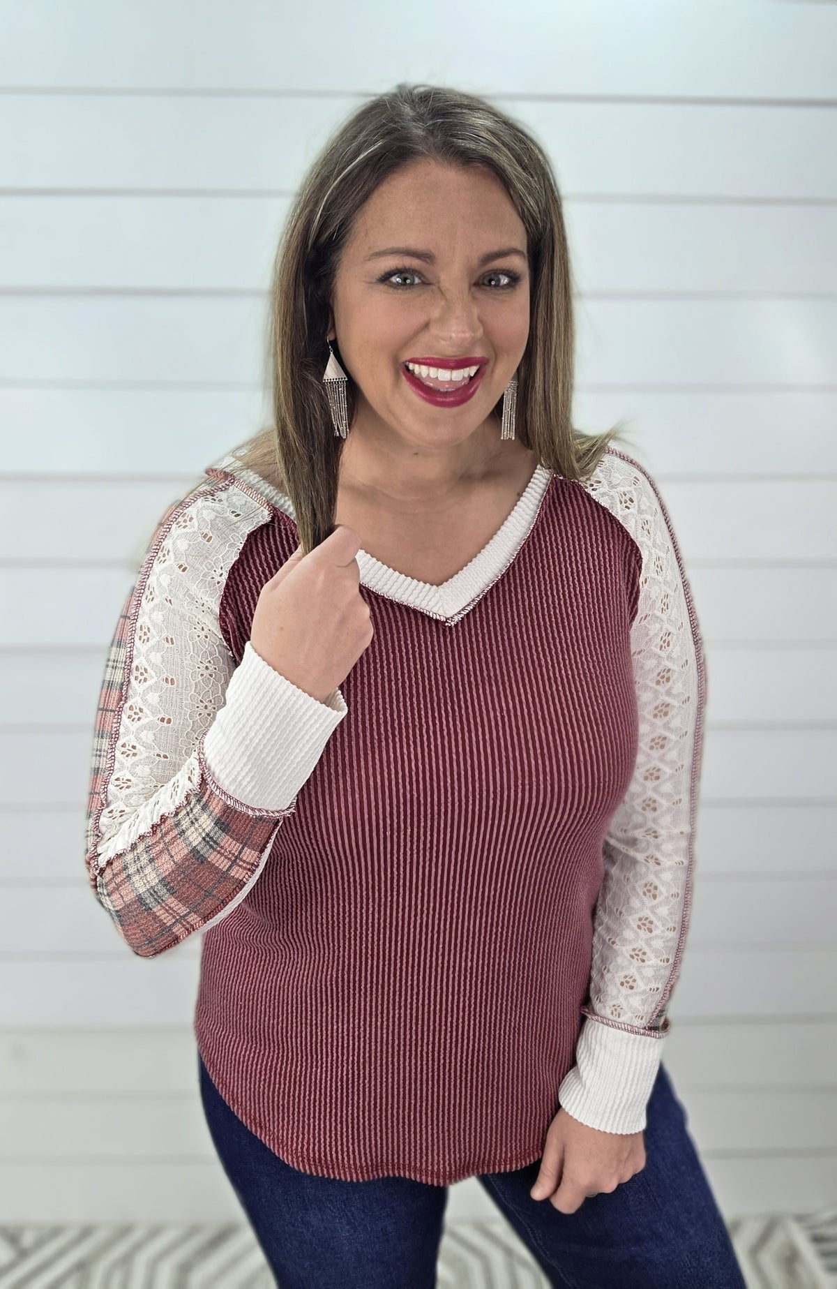 BURGUNDY LACE/PLAID CONTAST SLEEVE RAISED RIBBED TOP