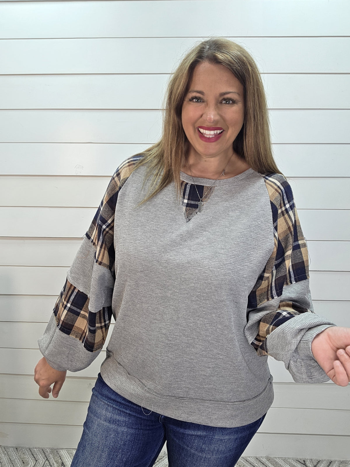 GREY WAFFLE TEXTURE LOOSE FIT PLAID ACCENT KNIT TOP