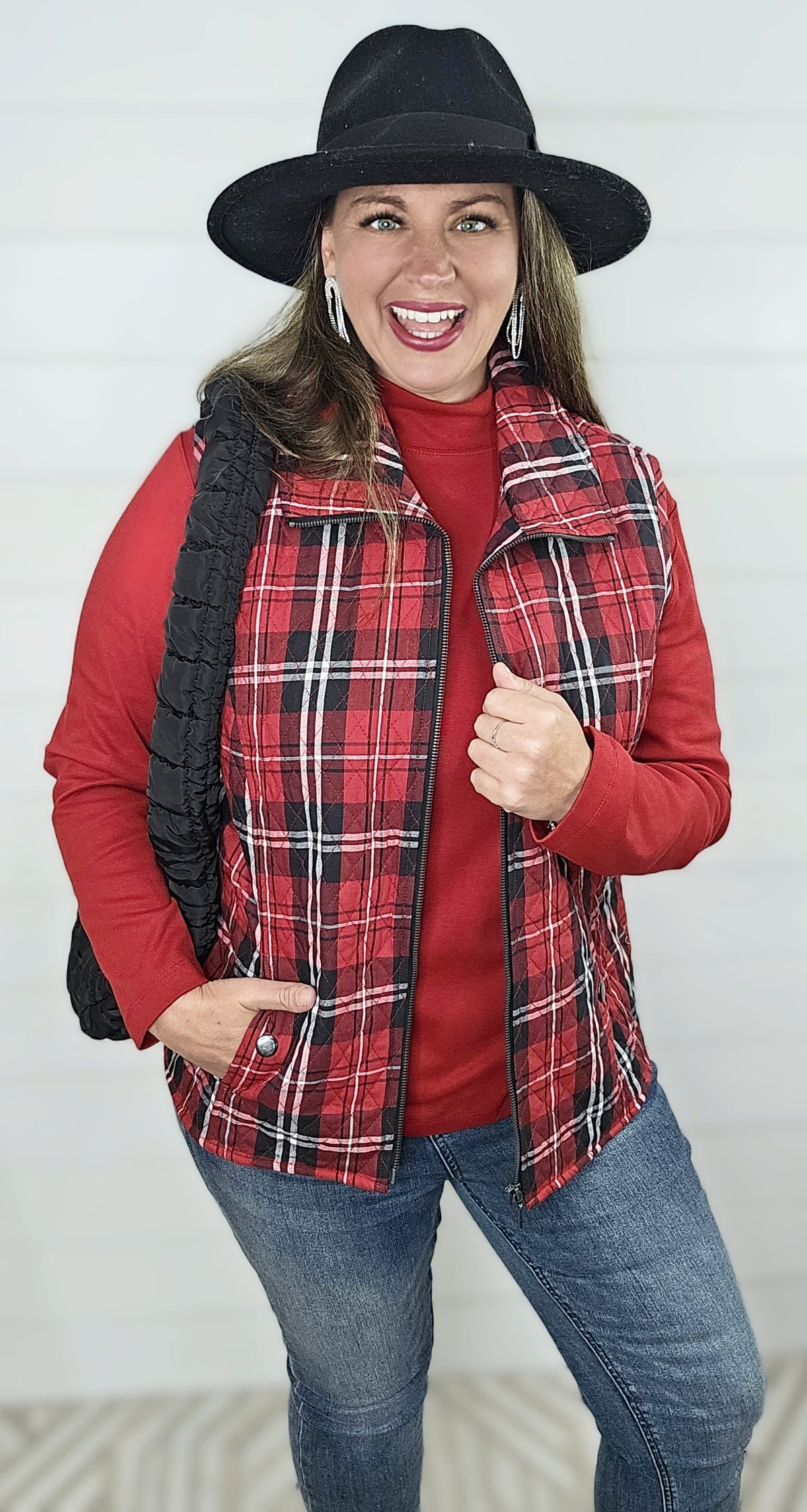 RED/BLACK PLAID QULITED ZIP UP VEST