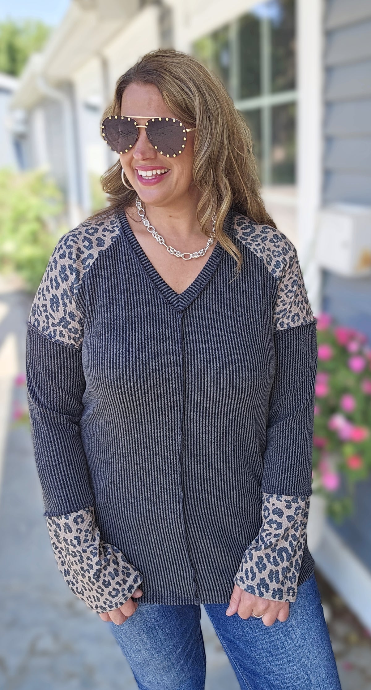 CHARCOAL RAISED RIBBED CENTER SEAM ANIMAL TRIM KNIT TOP