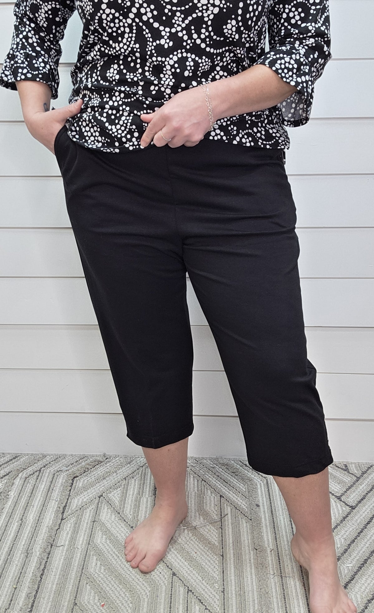 BLACK PULLON KNIT CAPRI PANTS