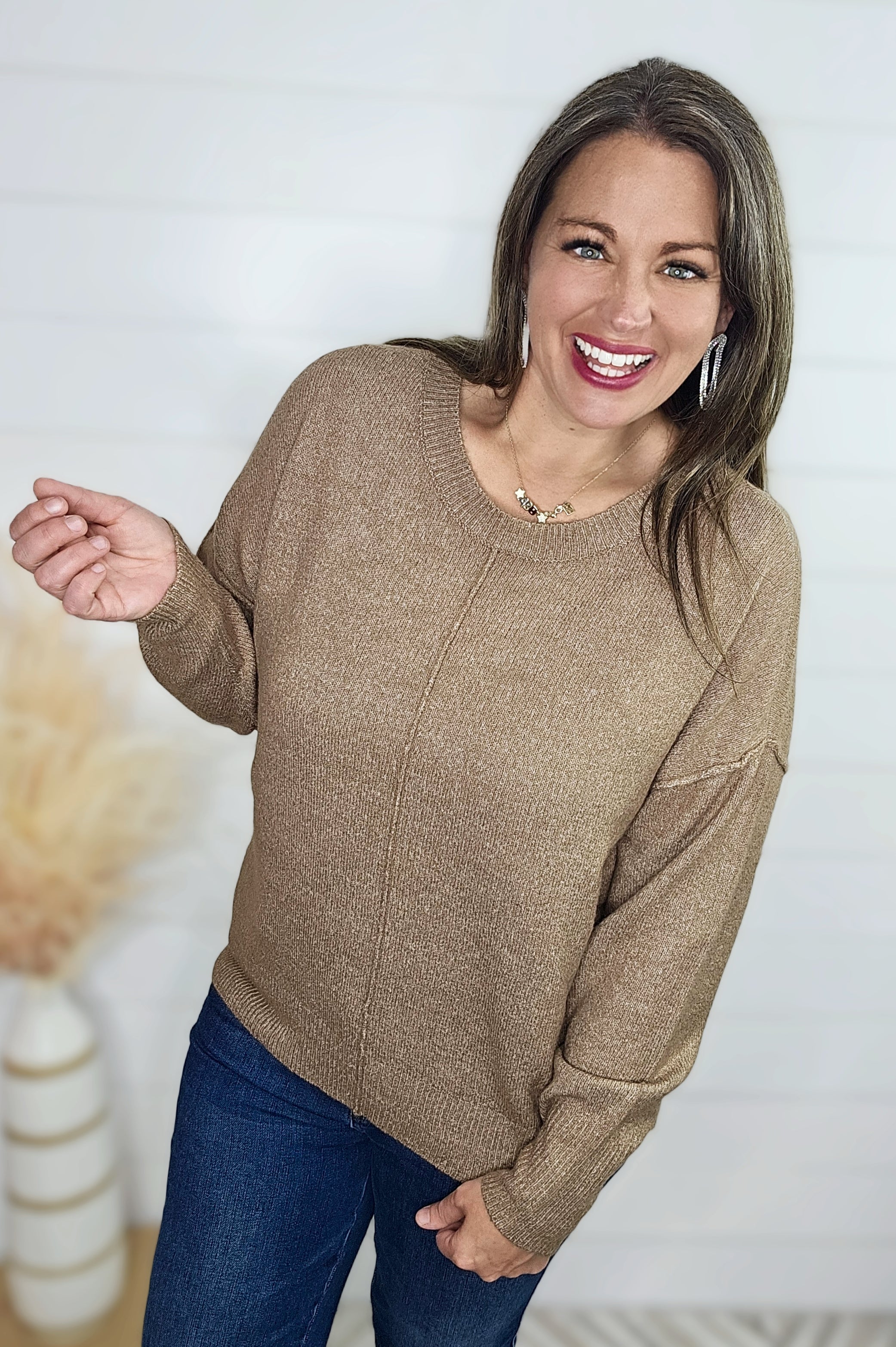 DARK TAUPE CENTER SEAM KNIT CREW NECK LIGHT WEIGHT SWEATER