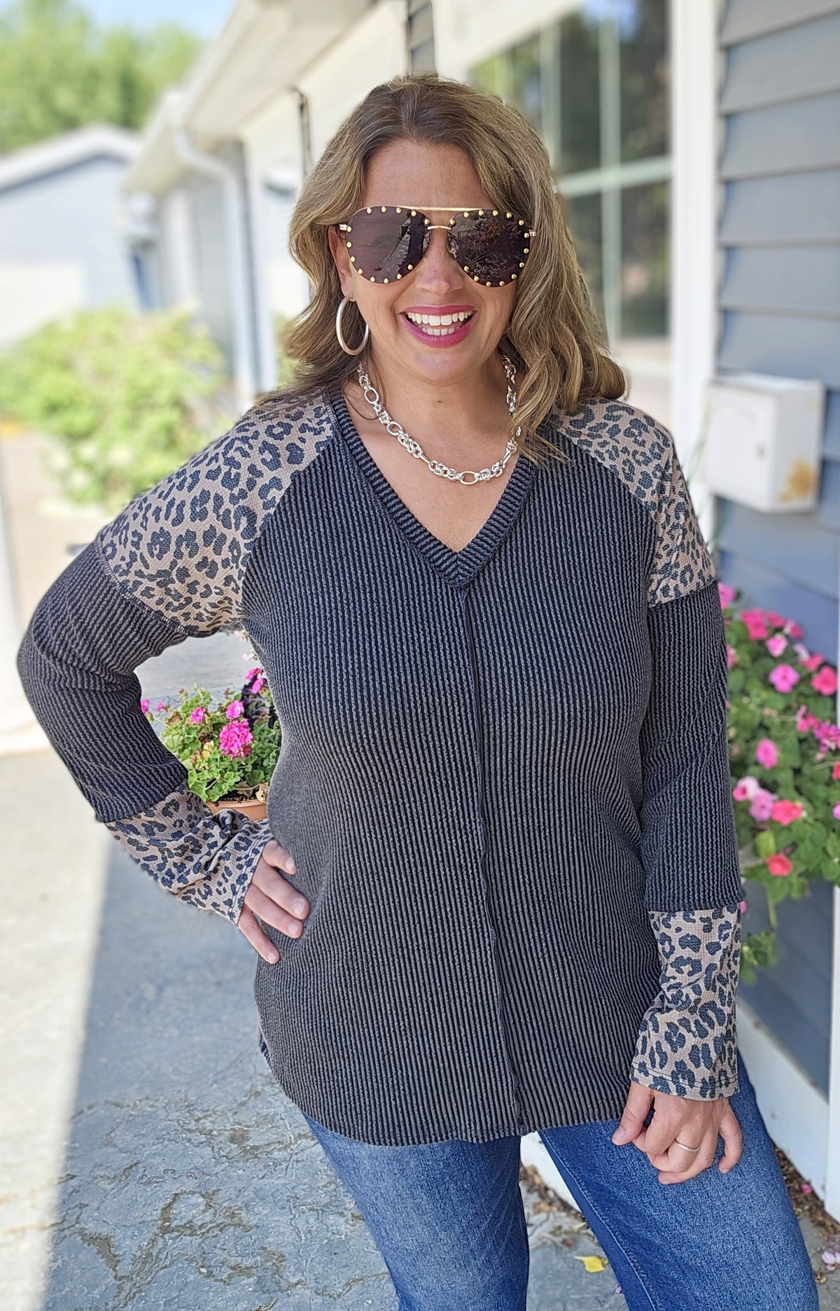 CHARCOAL RAISED RIBBED CENTER SEAM ANIMAL TRIM KNIT TOP