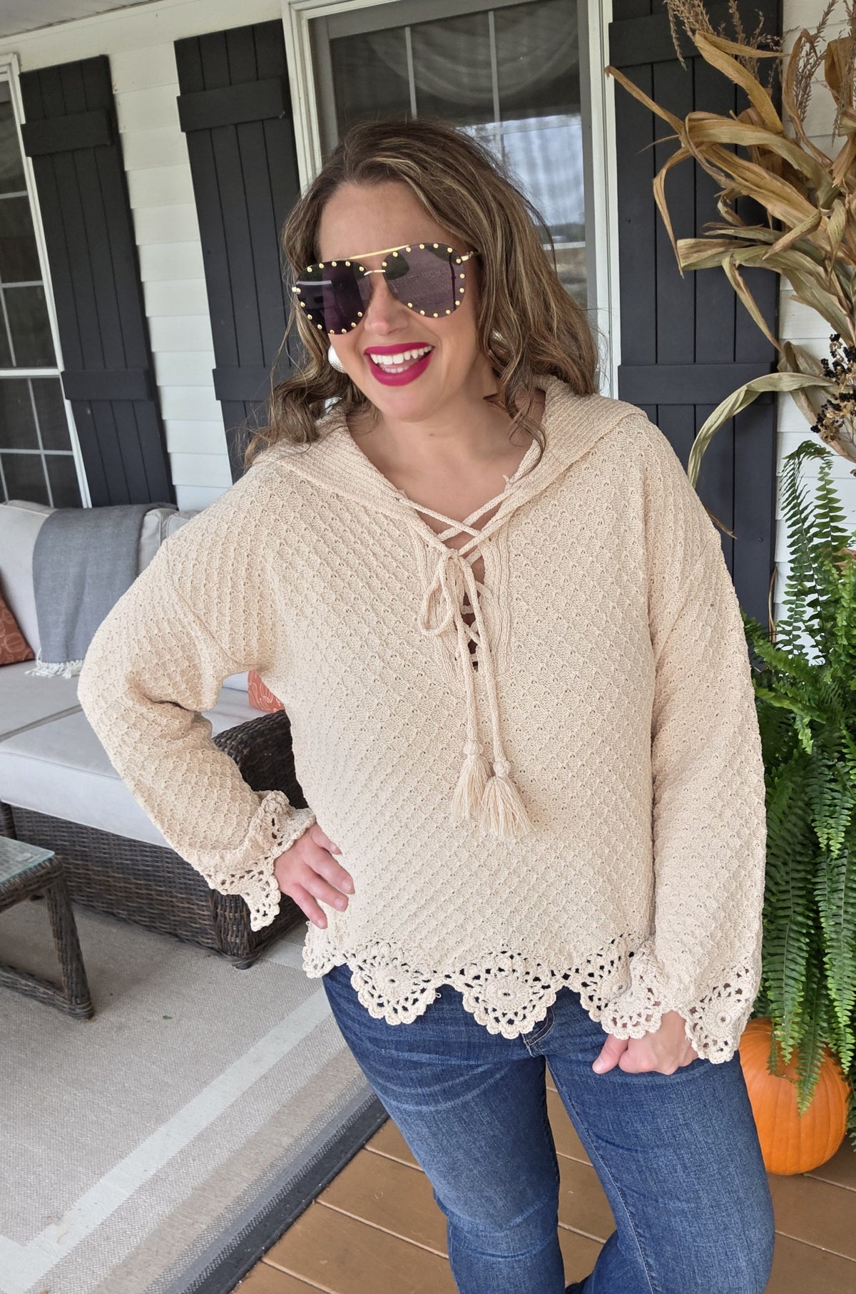 KHAKI TEXTURED SCALLOPED TRIM PULLOVER SWEATER