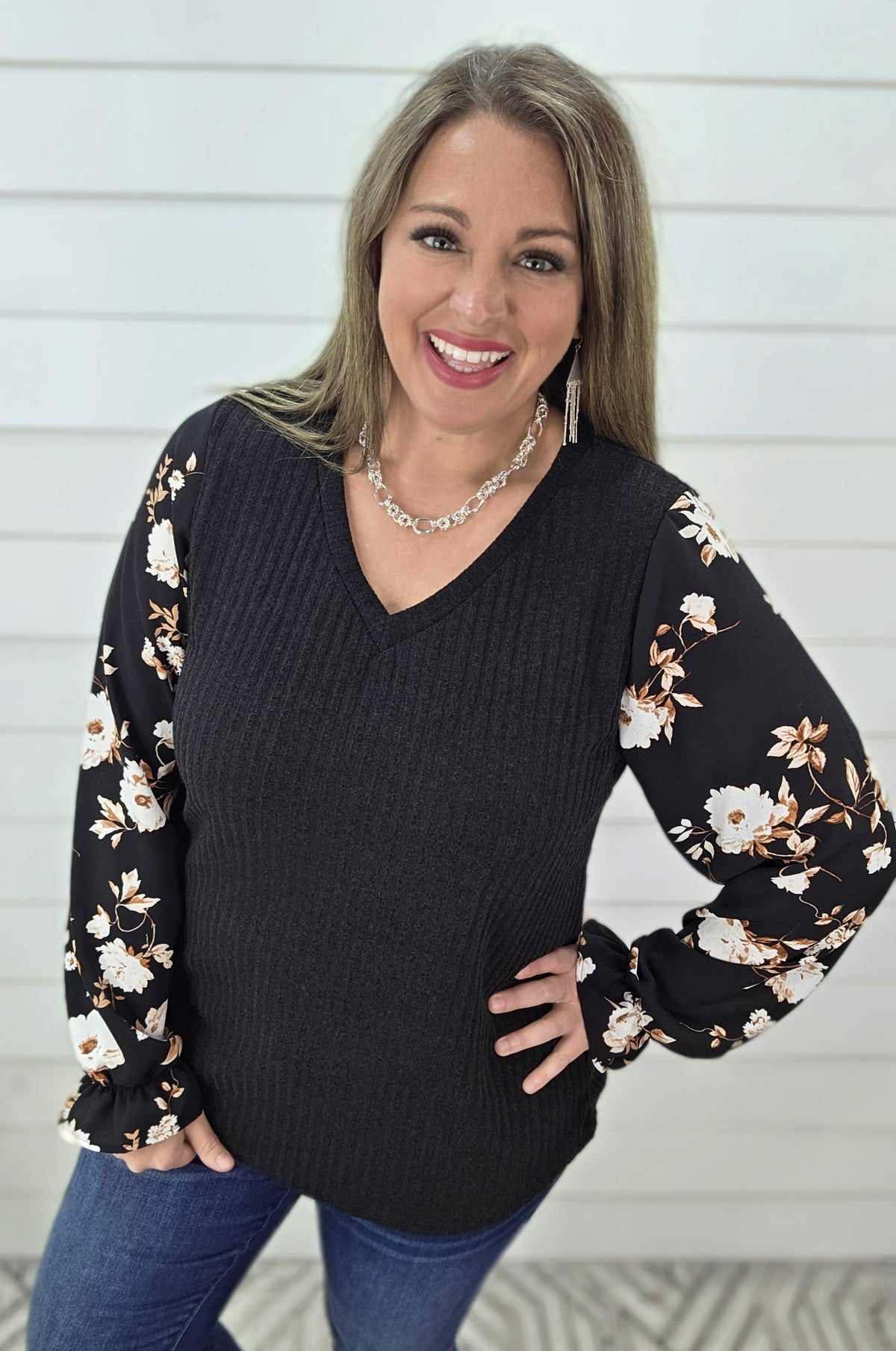 BLACK RIBBED V NECK / FLORAL CONTRAST SLEEVE TOP