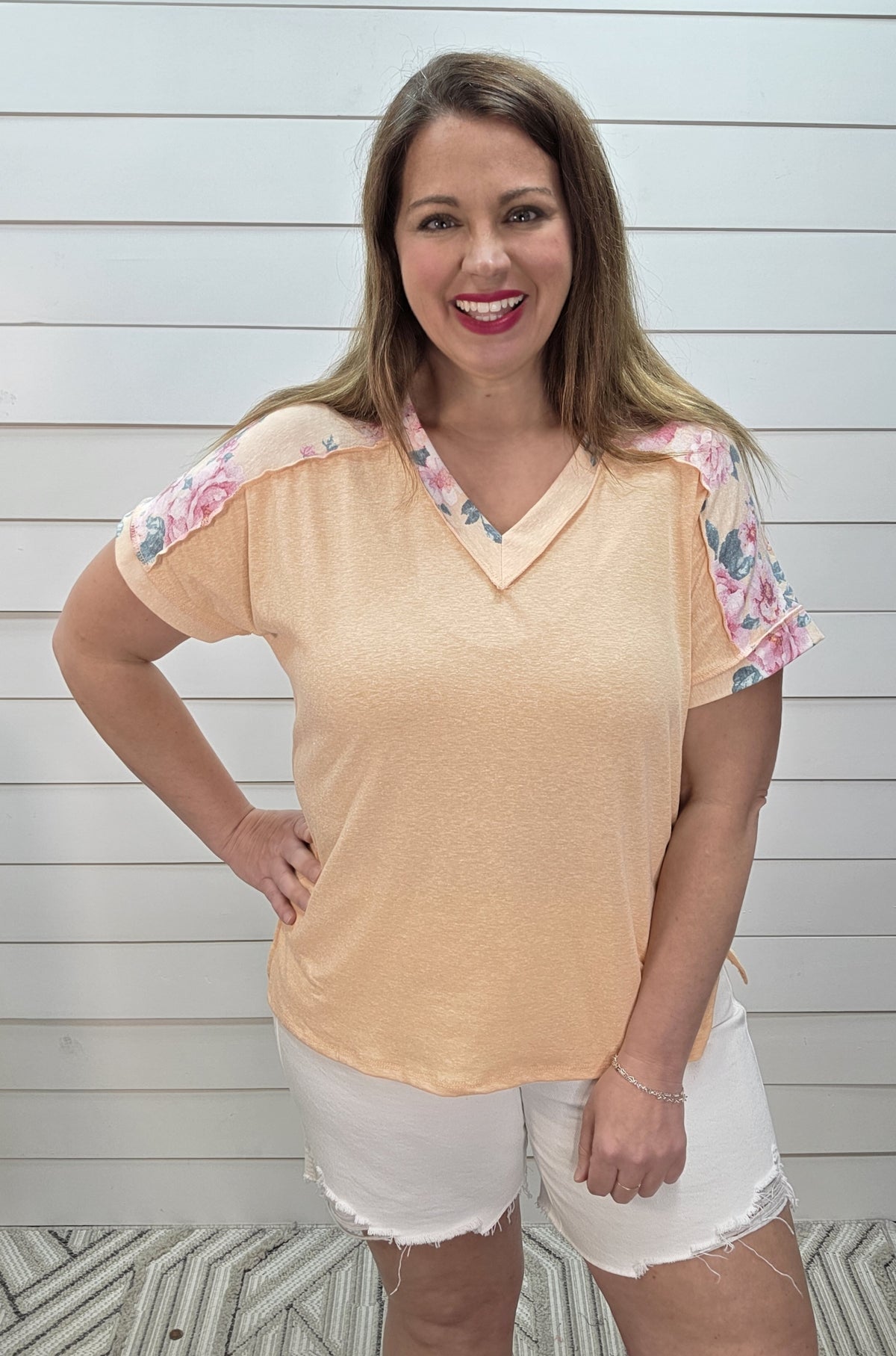PEACH/FLORAL VNECK KNIT TOP