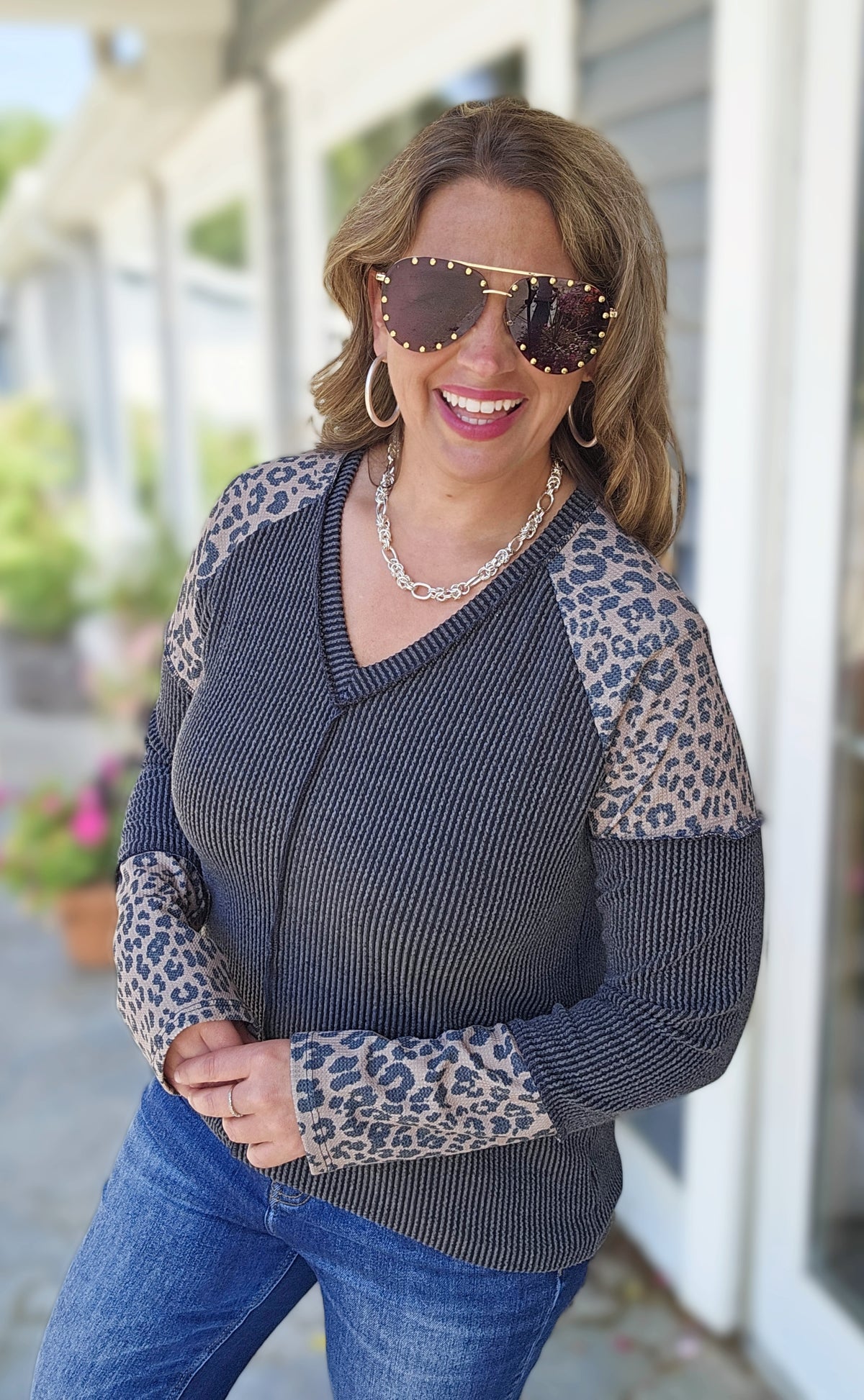 CHARCOAL RAISED RIBBED CENTER SEAM ANIMAL TRIM KNIT TOP