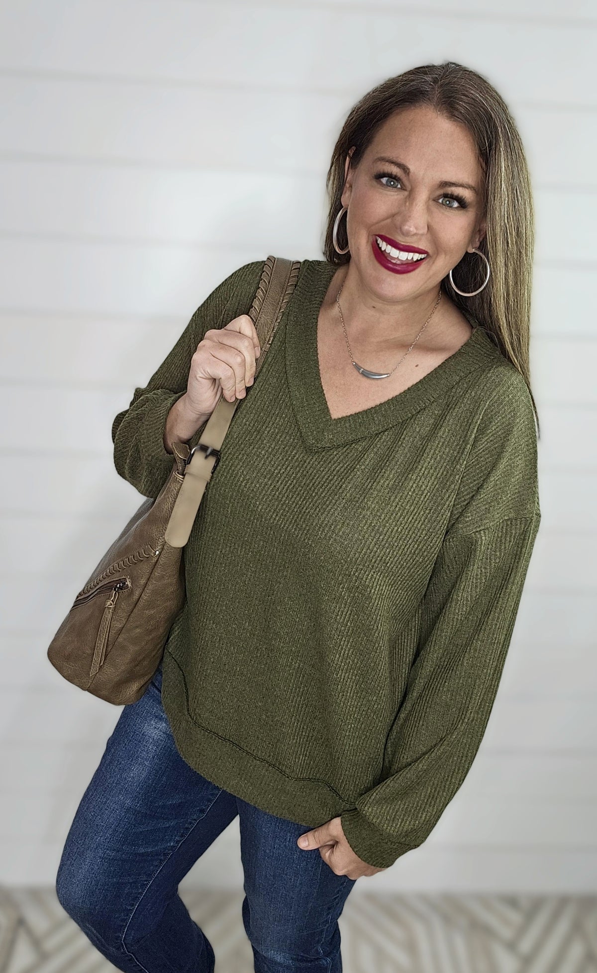 OLIVE BRUSHED RIB V NECK TOP