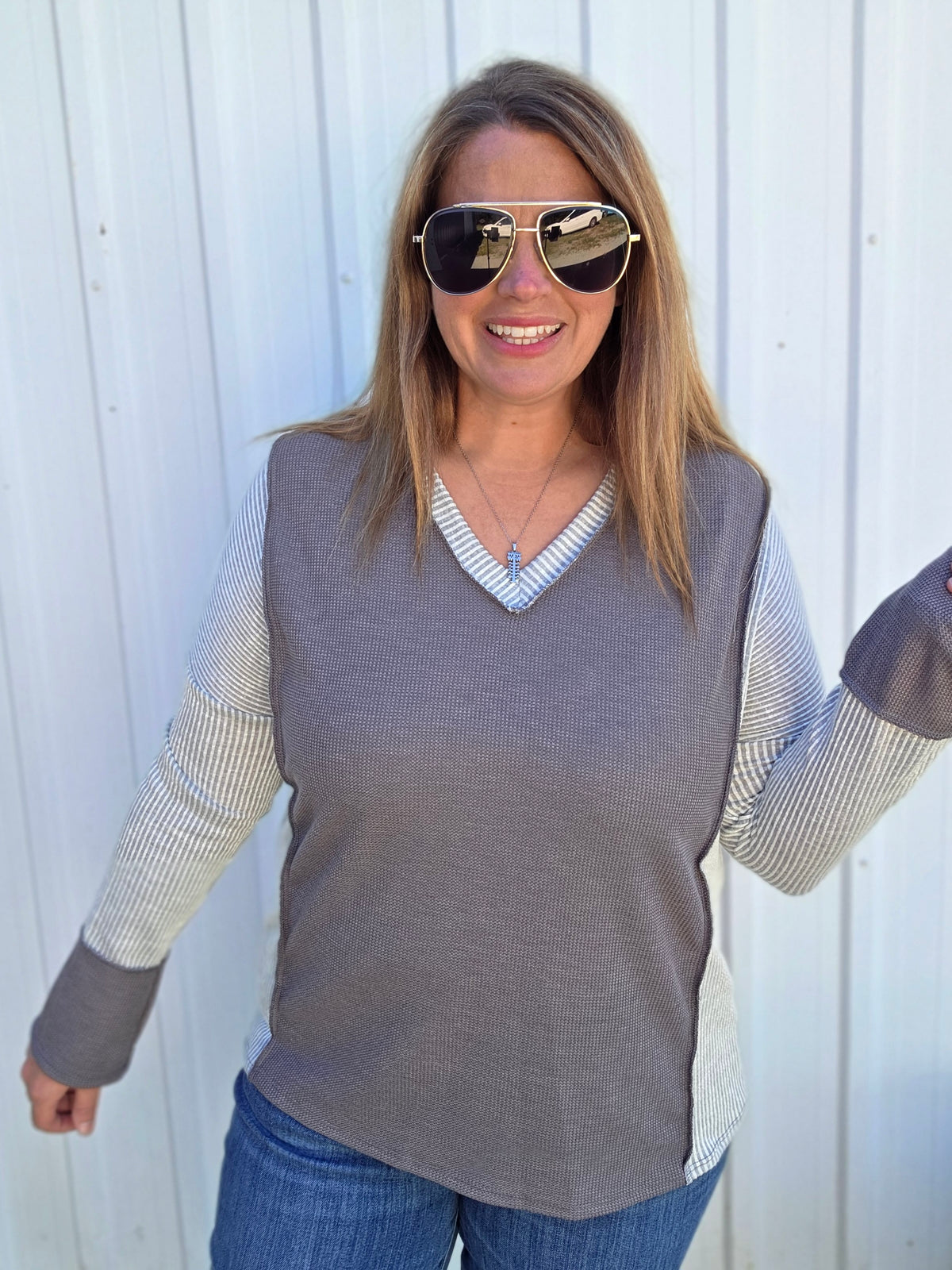 DUSTY CHARCOAL WAFFLE CONTRAST V NECK KNIT TOP