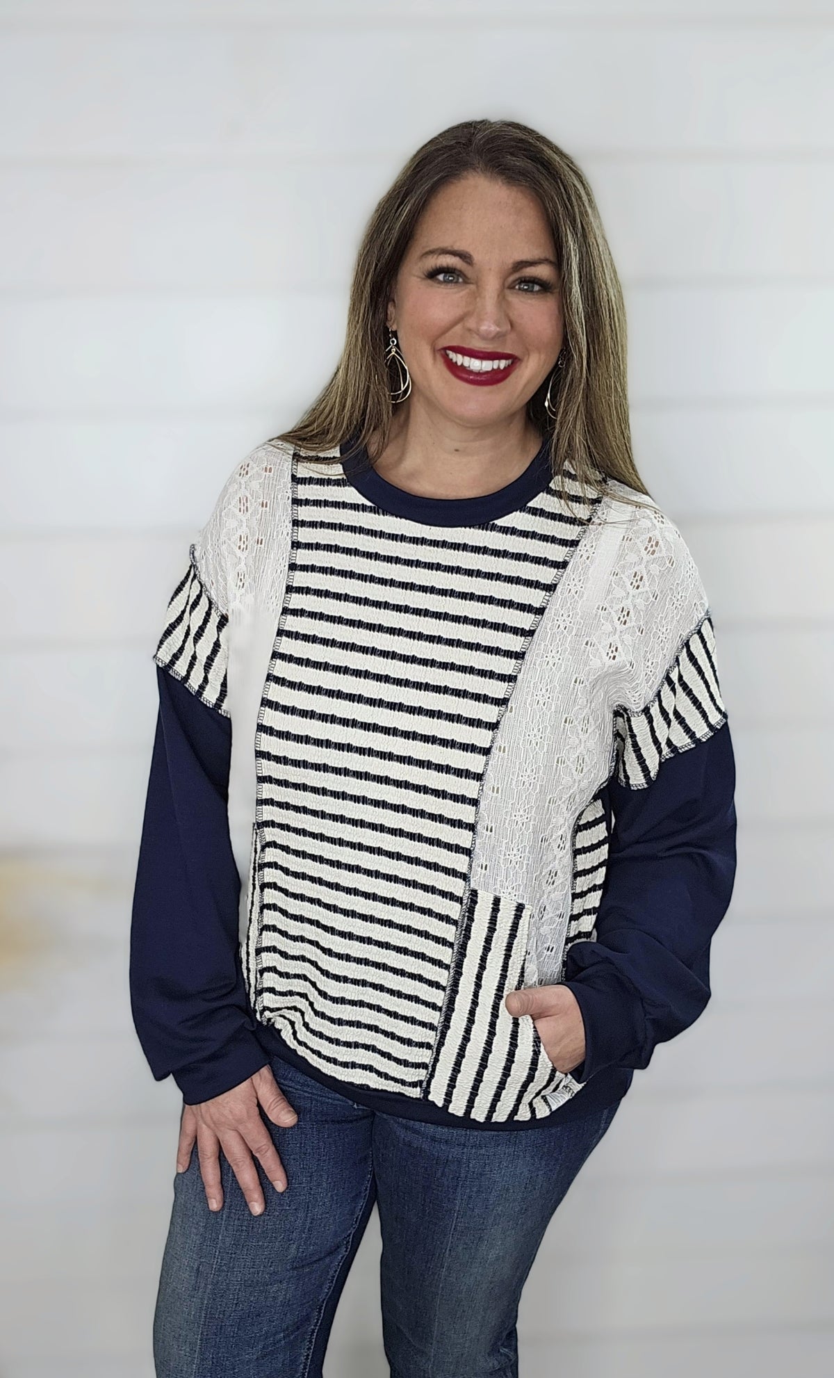 NAVY CONTRAST STRIPED COLORBLOCK LACE PULLOVER