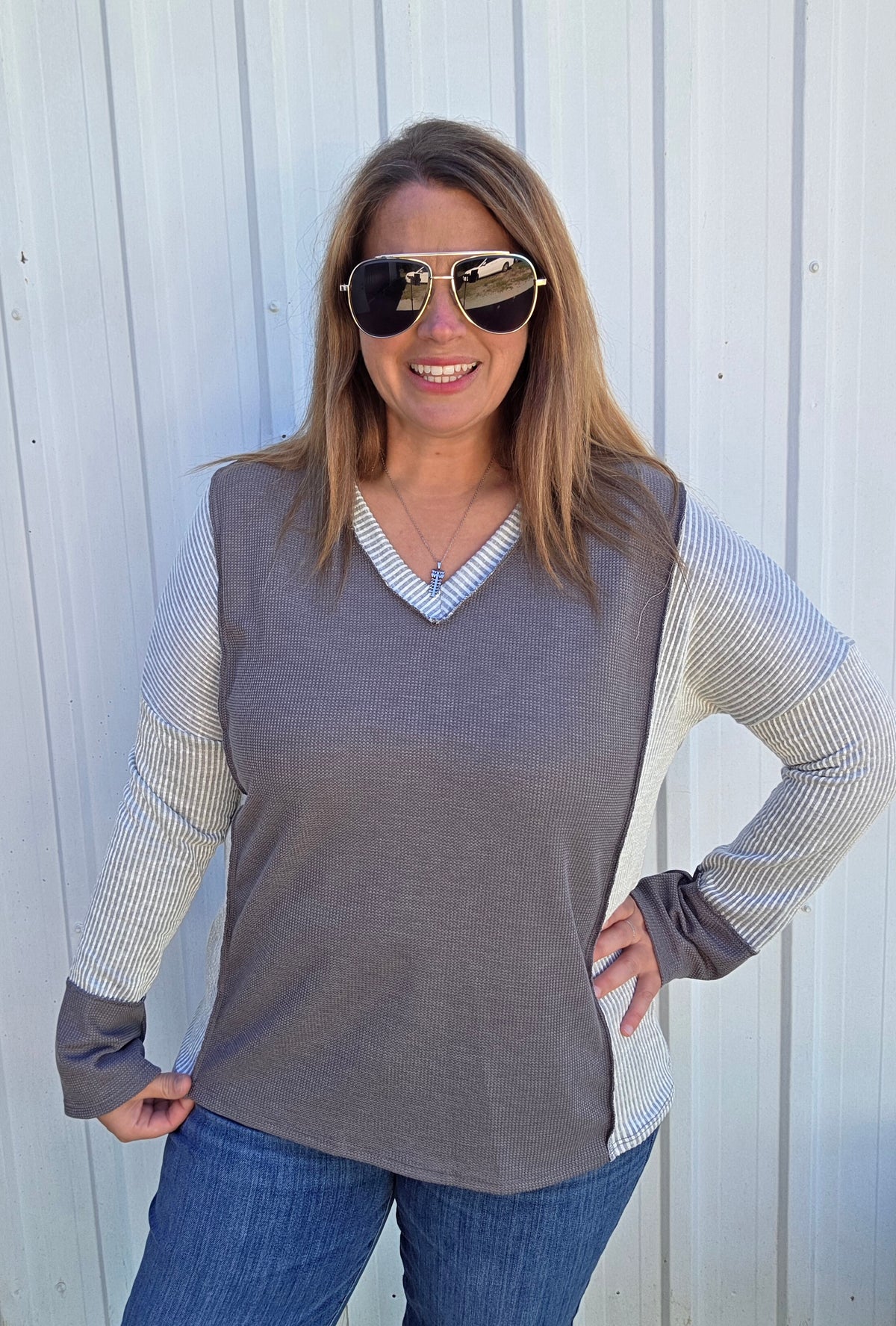 DUSTY CHARCOAL WAFFLE CONTRAST V NECK KNIT TOP