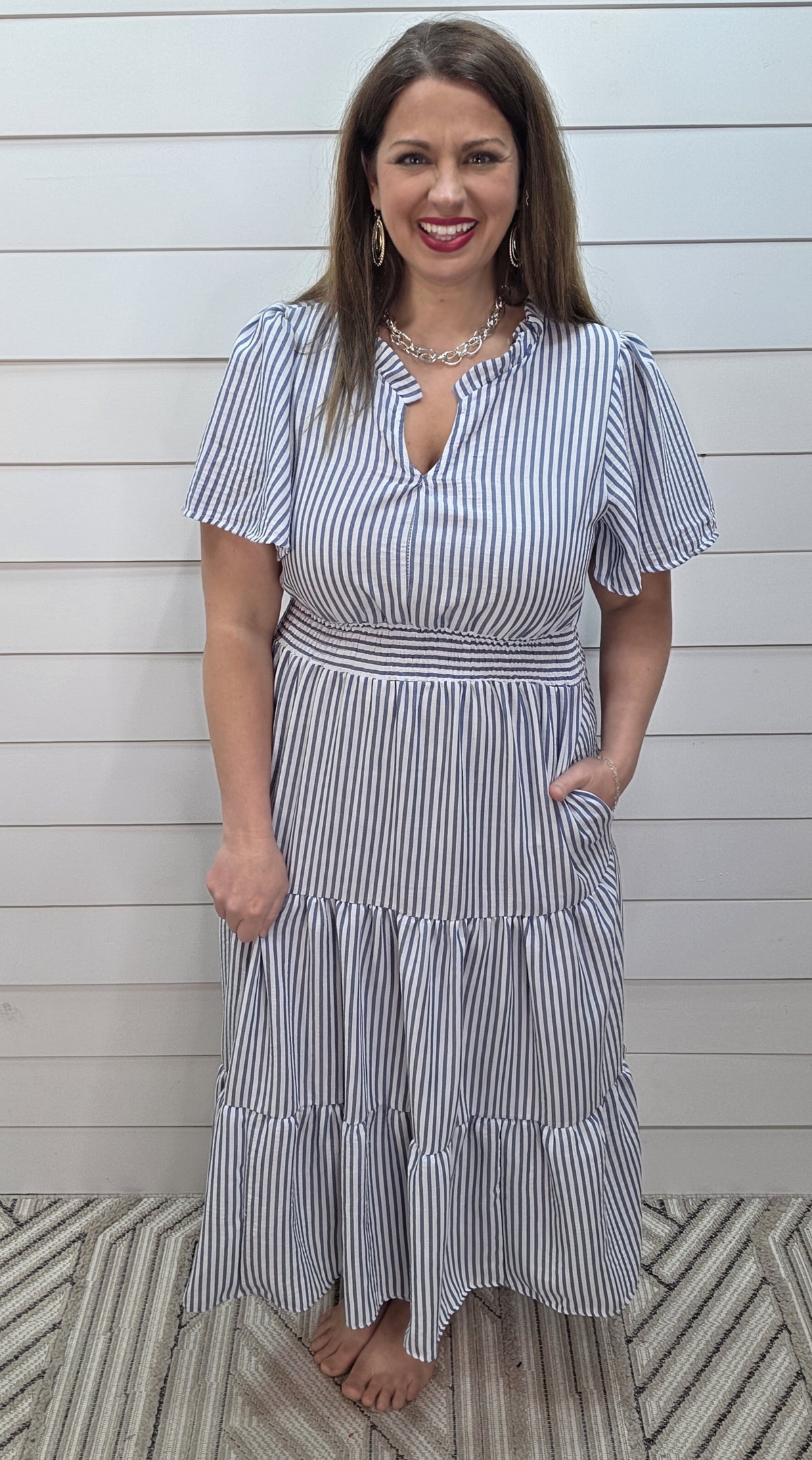 IVORY/NAVY VERTICAL STRIPED ELASTIC WAIST V NECK DRESS