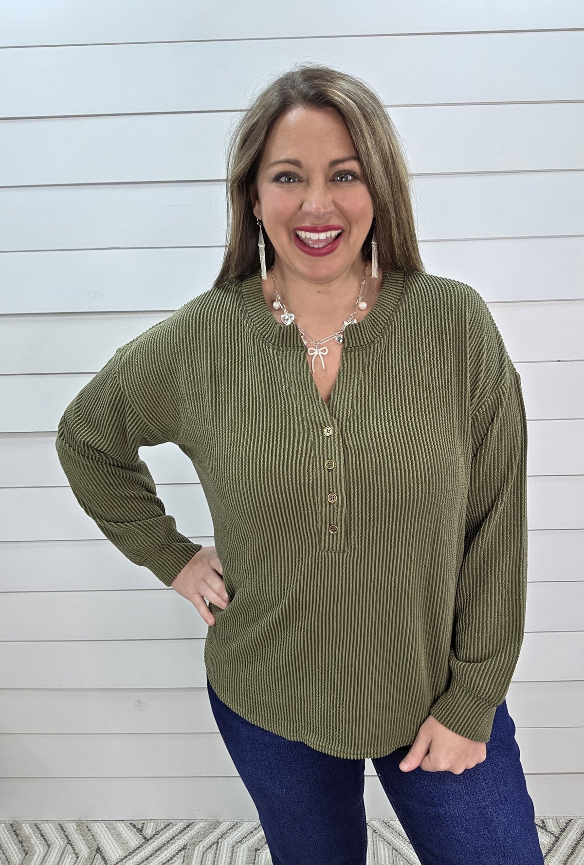 OLIVE RAISED RIBBED HENLEY KNIT TOP